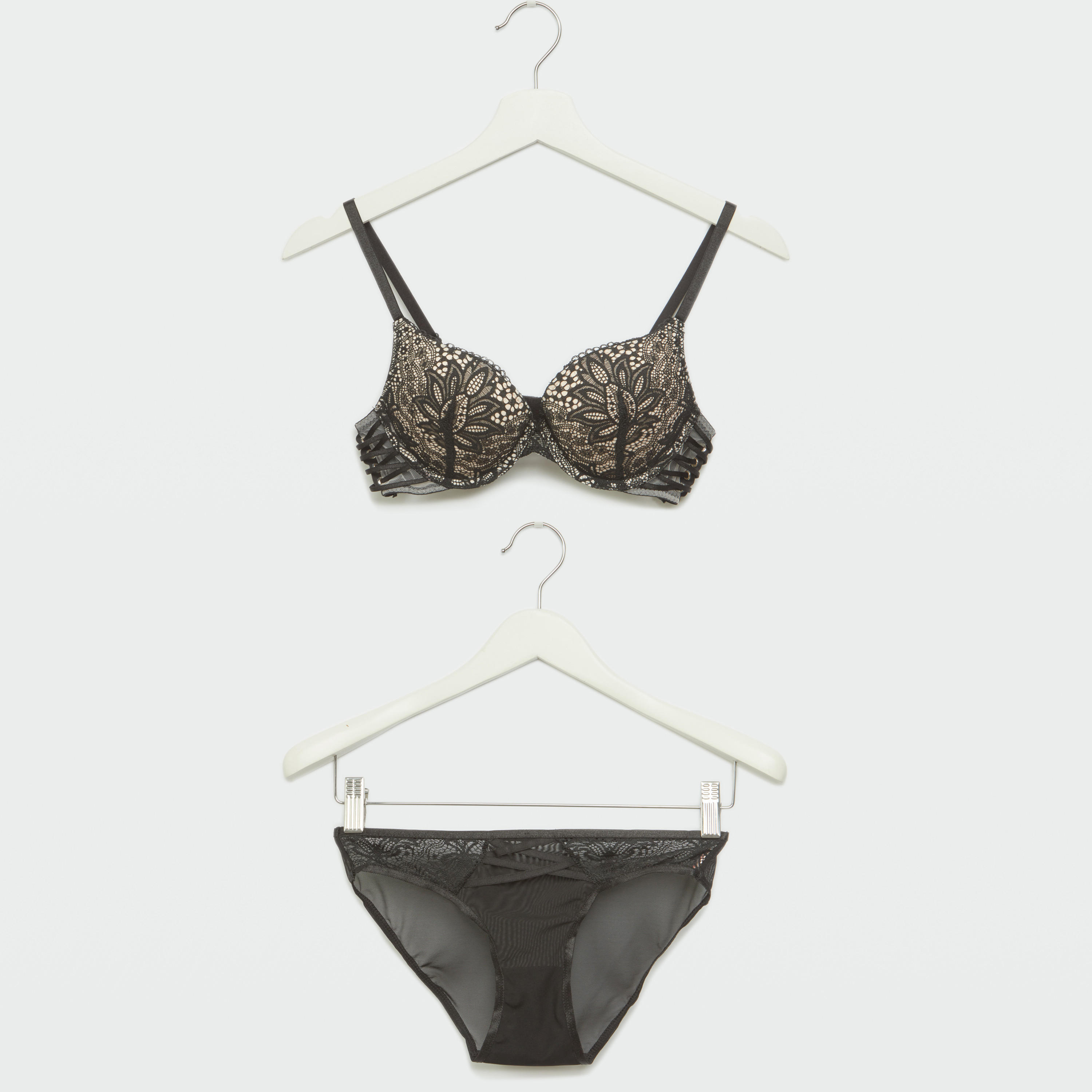 طقم سراويل داخلية وصدريّة بلانج مبطّنة بتفاصيل دانتيل-women-clothing-lingerie-lingeriesets-image-1