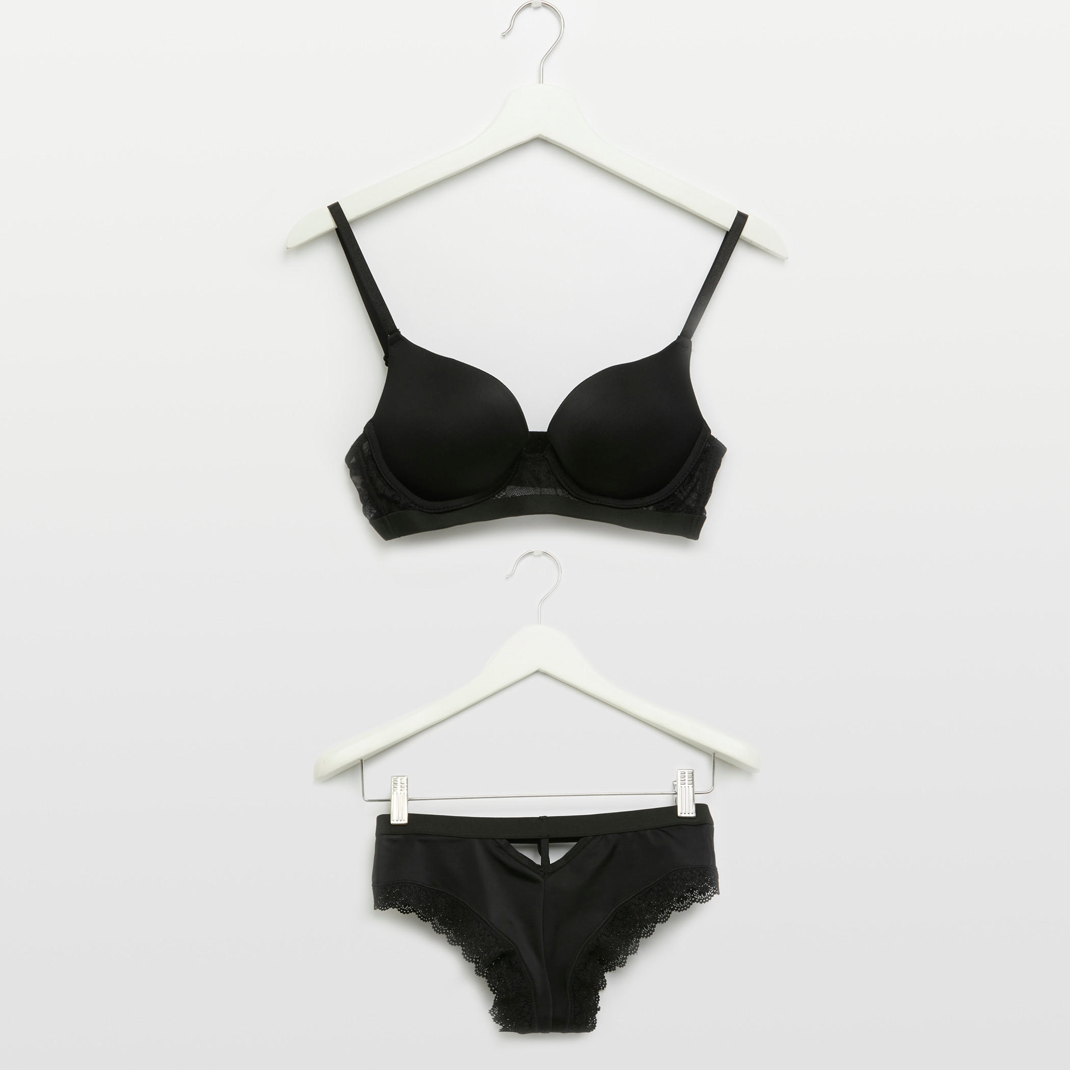طقم سراويل داخلية وصدريّة بلانج مبطّنة بتفاصيل دانتيل-women-clothing-lingerie-lingeriesets-image-1