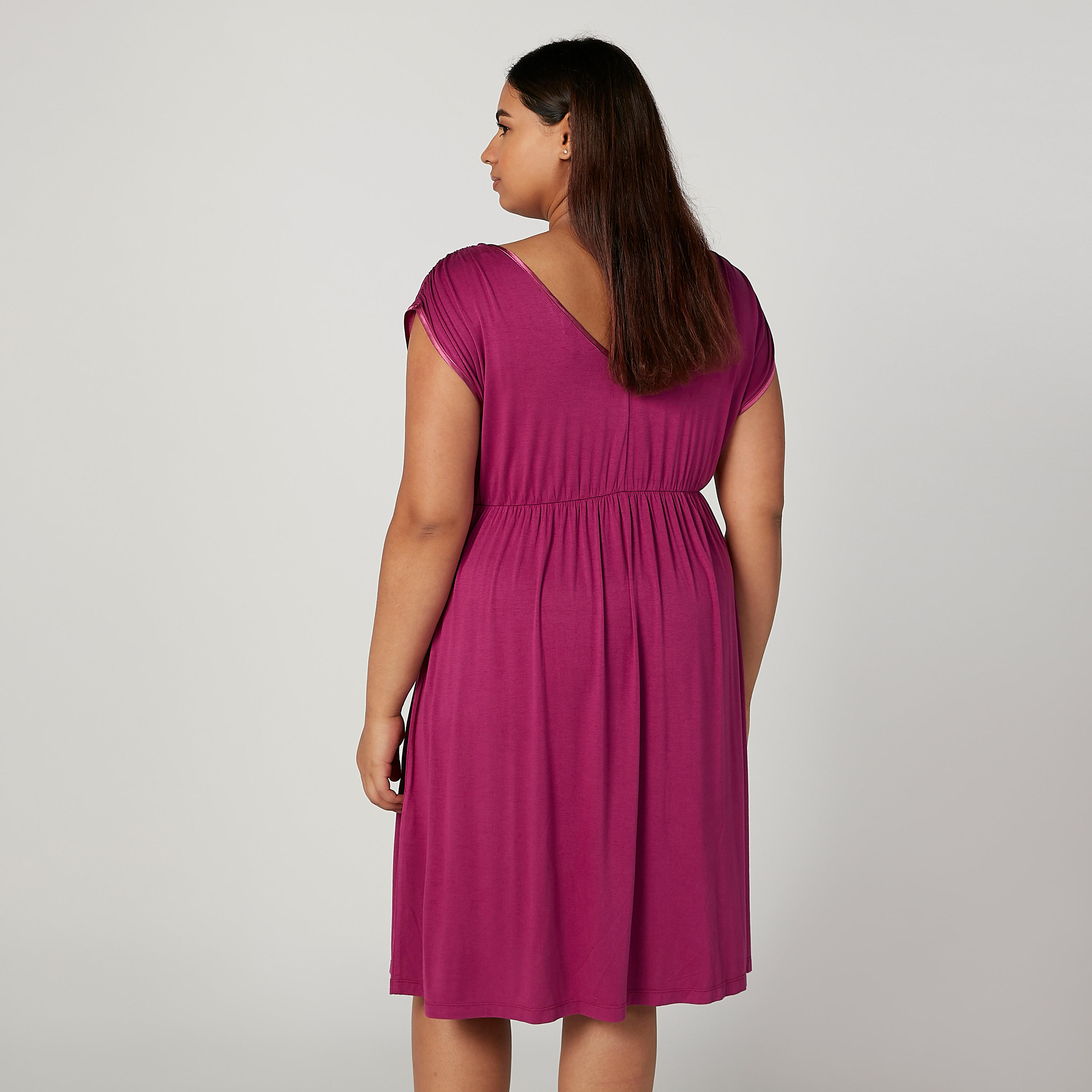 فستان سادة متوسط الطول بياقة V وأكمام متصلة-women-clothing-nightwear-nighties-image-2
