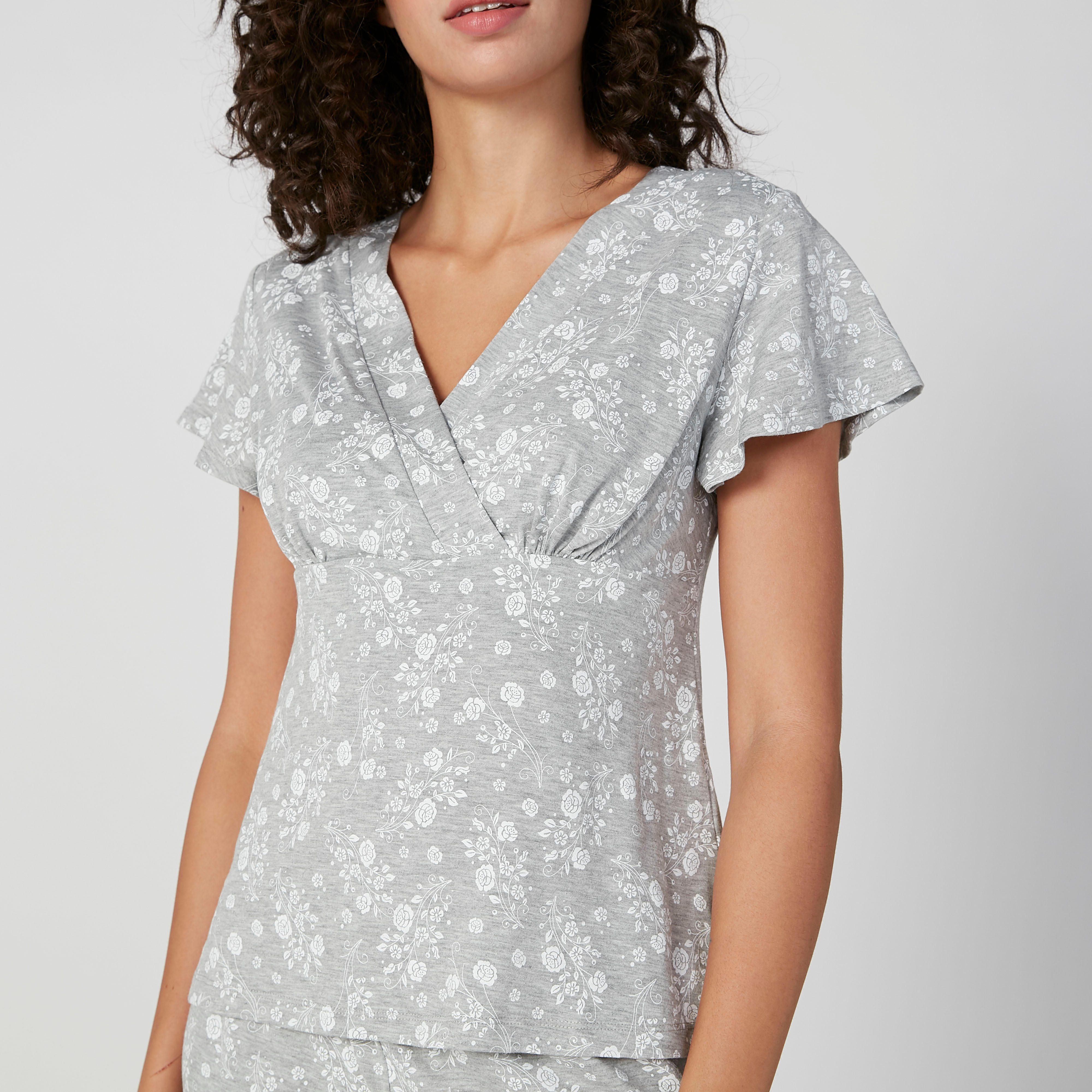 طقم بنطلون بيجاما وتيشيرت بياقة V وطبعات-women-clothing-nightwear-pyjamas-longsets-image-4