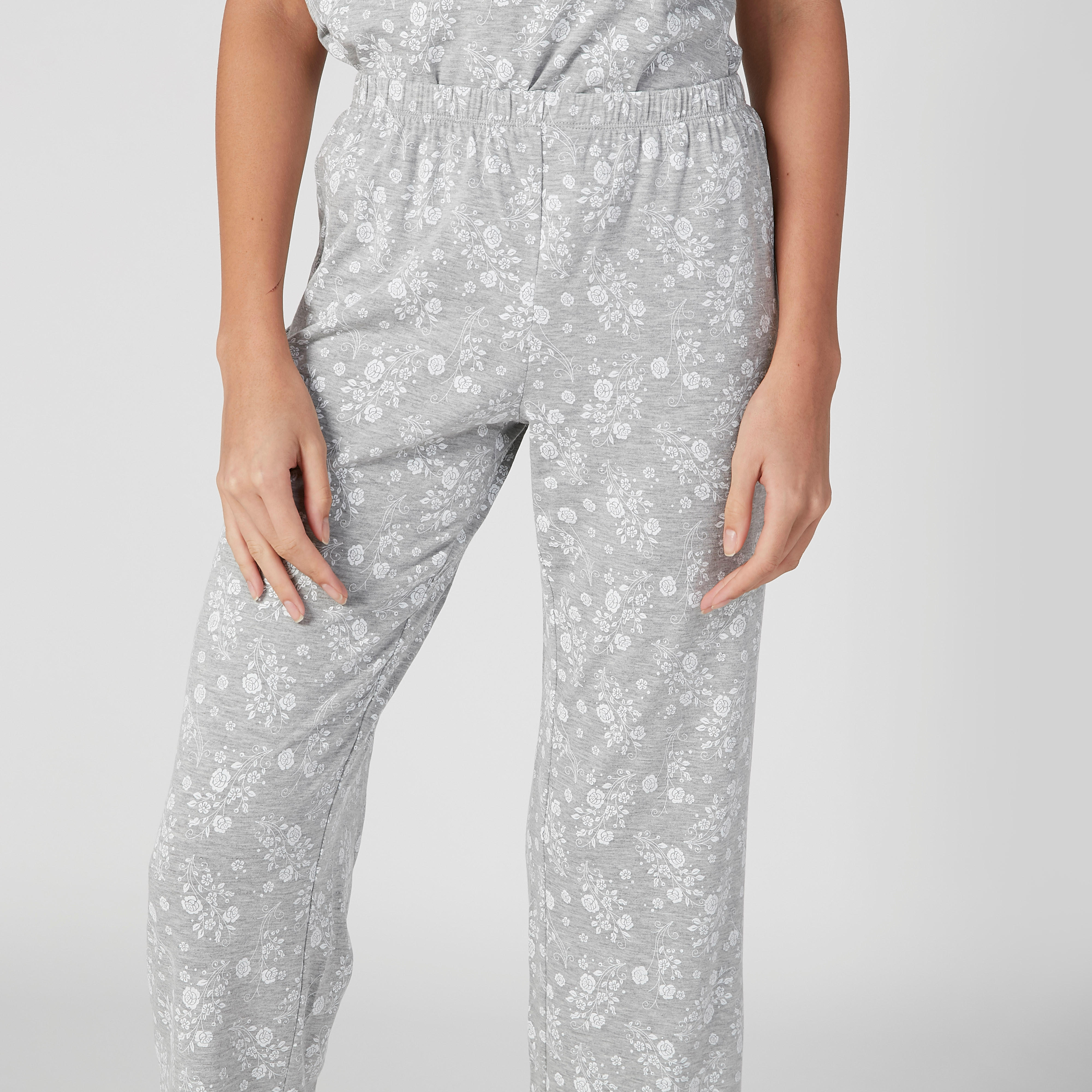 طقم بنطلون بيجاما وتيشيرت بياقة V وطبعات-women-clothing-nightwear-pyjamas-longsets-image-3