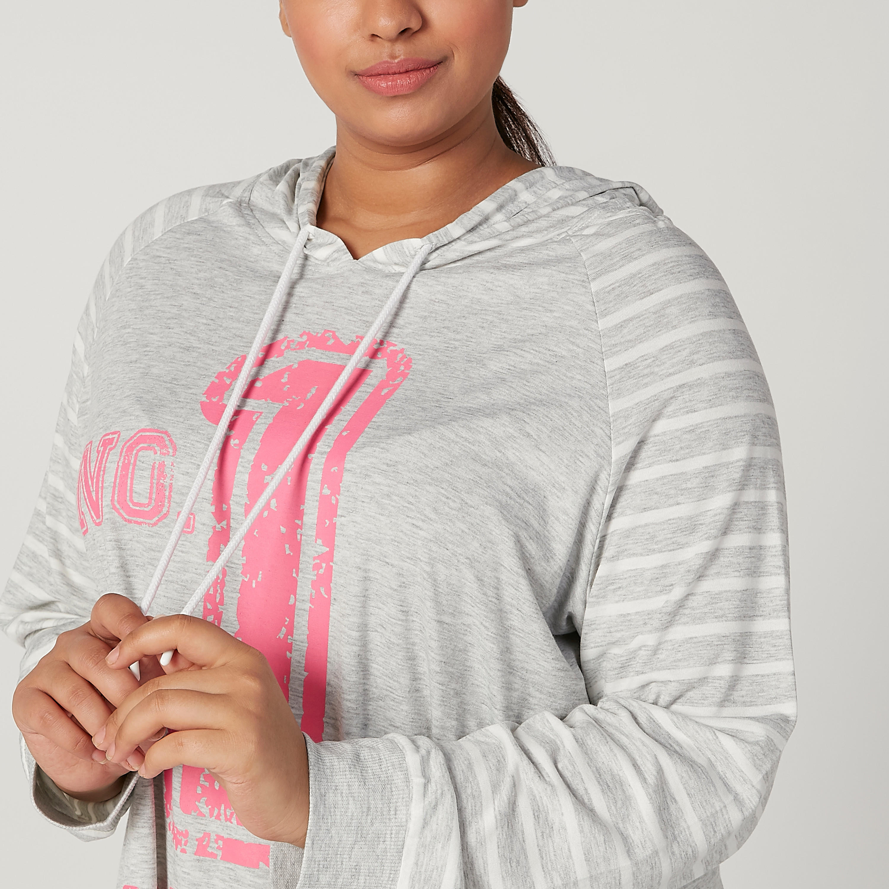 طقم بنطلون رياضي وتيشيرت بياقة قبعة وطبعات-women-clothing-nightwear-pyjamas-longsets-image-3