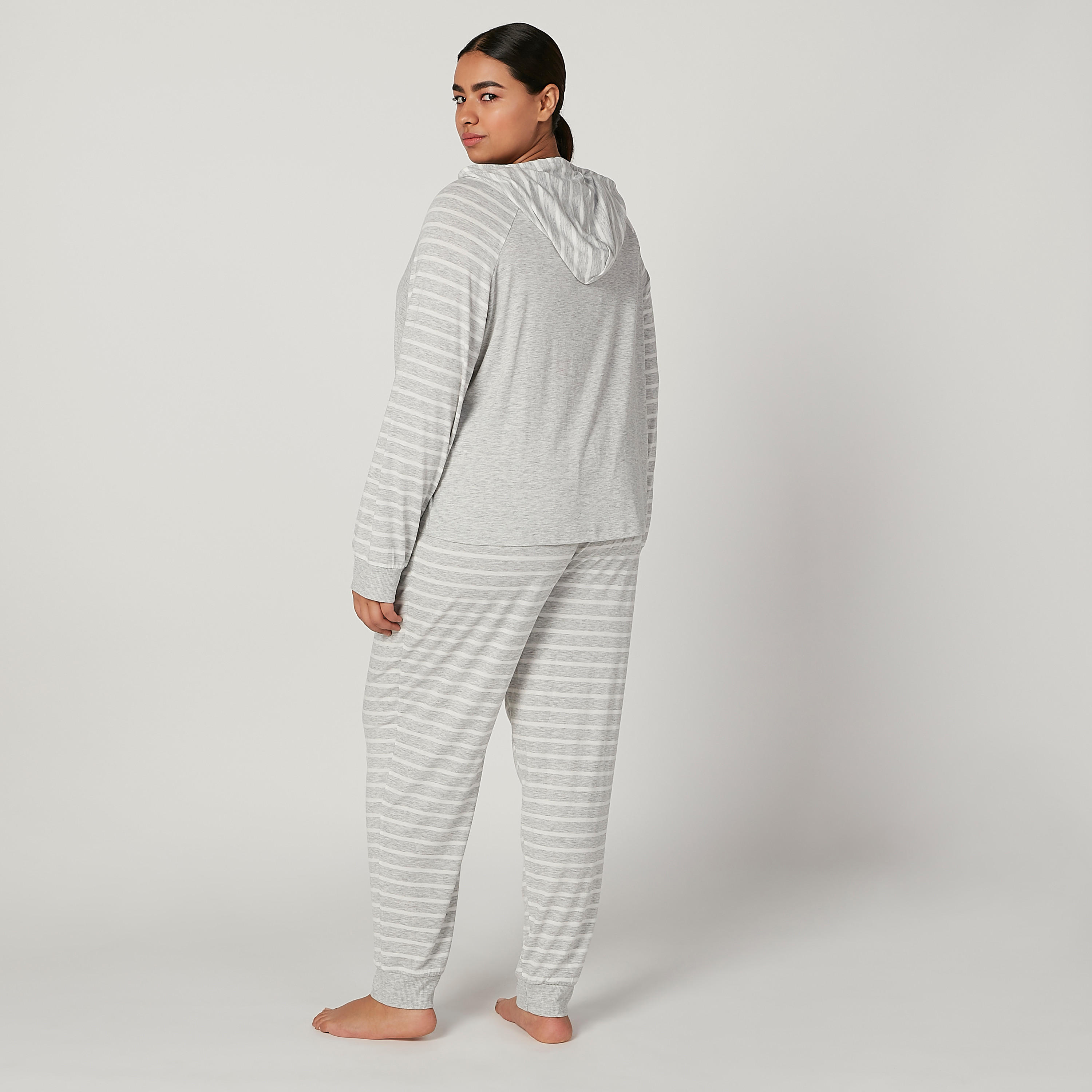 طقم بنطلون رياضي وتيشيرت بياقة قبعة وطبعات-women-clothing-nightwear-pyjamas-longsets-image-4