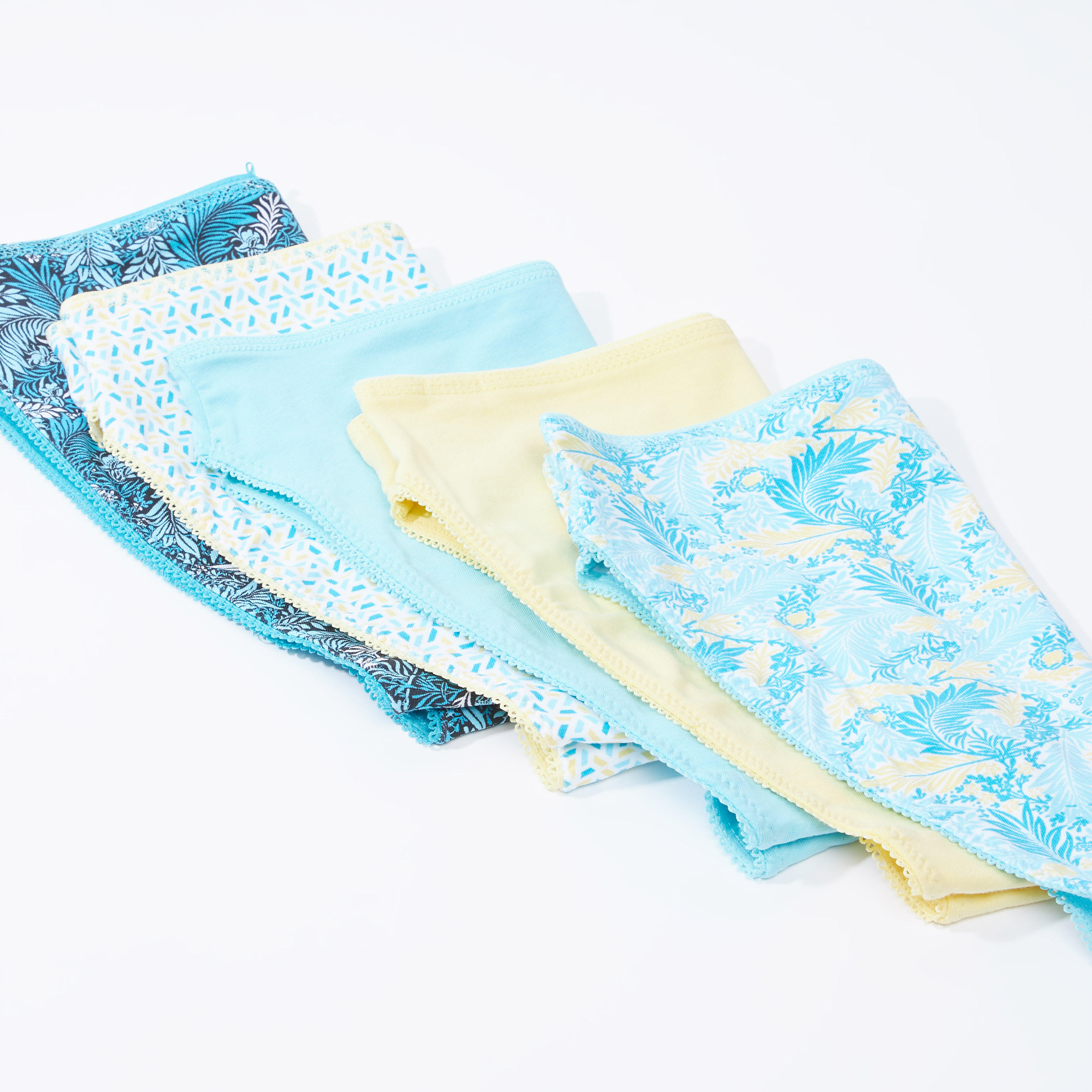 سراويل داخلية متنوعة بتفاصيل دانتيل - طقم من 5 قطع-women-clothing-lingerie-panties-image-3