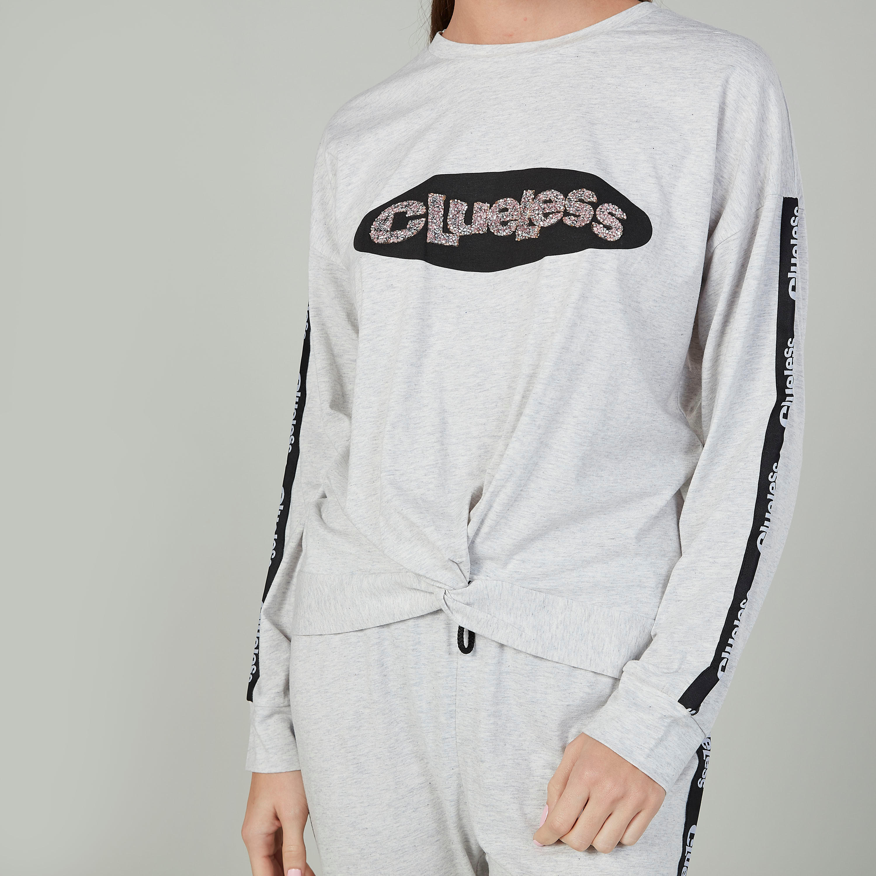 طقم مستدام من بنطلون رياضي وتيشيرت بأكمام طويلة وطبعات-women-clothing-nightwear-pyjamas-longsets-image-3