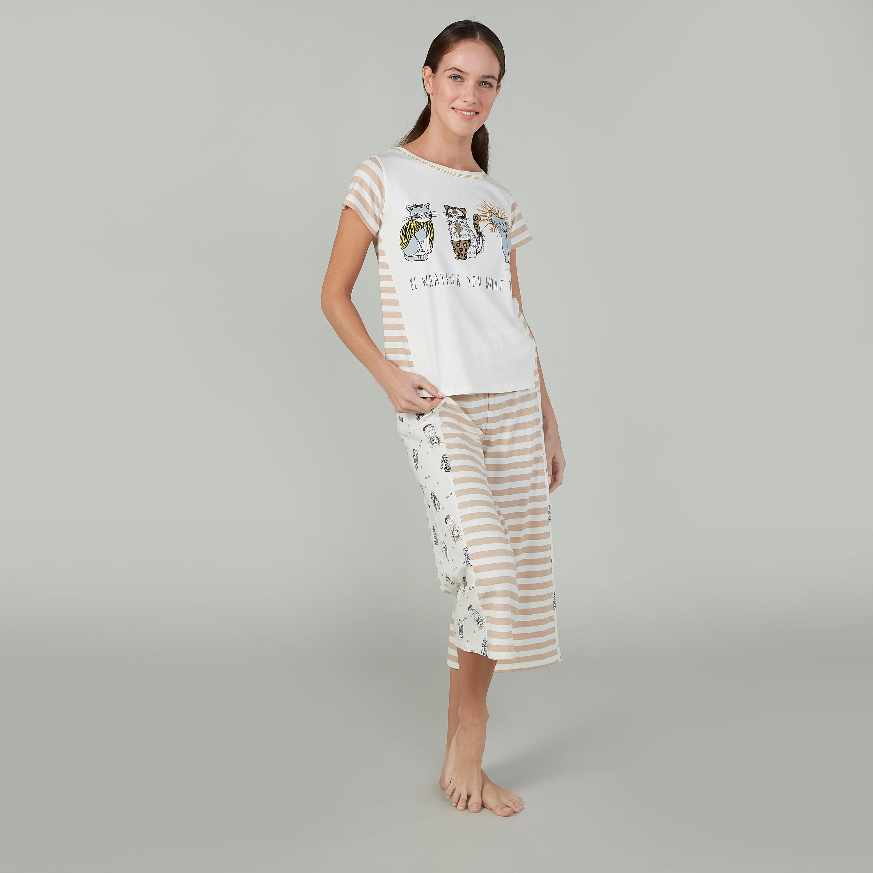 Sustainable Printed Round Neck T-shirt with Capris-women-clothing-nightwear-pyjamas-longsets-image-1