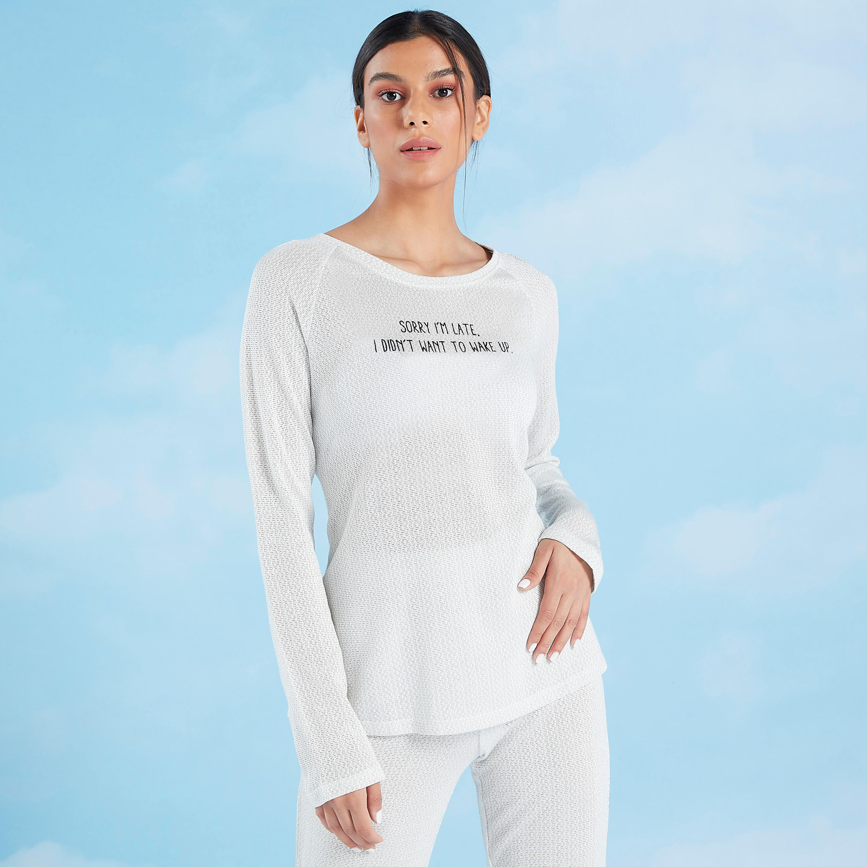 تيشيرت مستدام سليم بياقة ضيّقة وطبعات سمايلي وورلد-women-clothing-nightwear-pyjamas-longsets-image-1