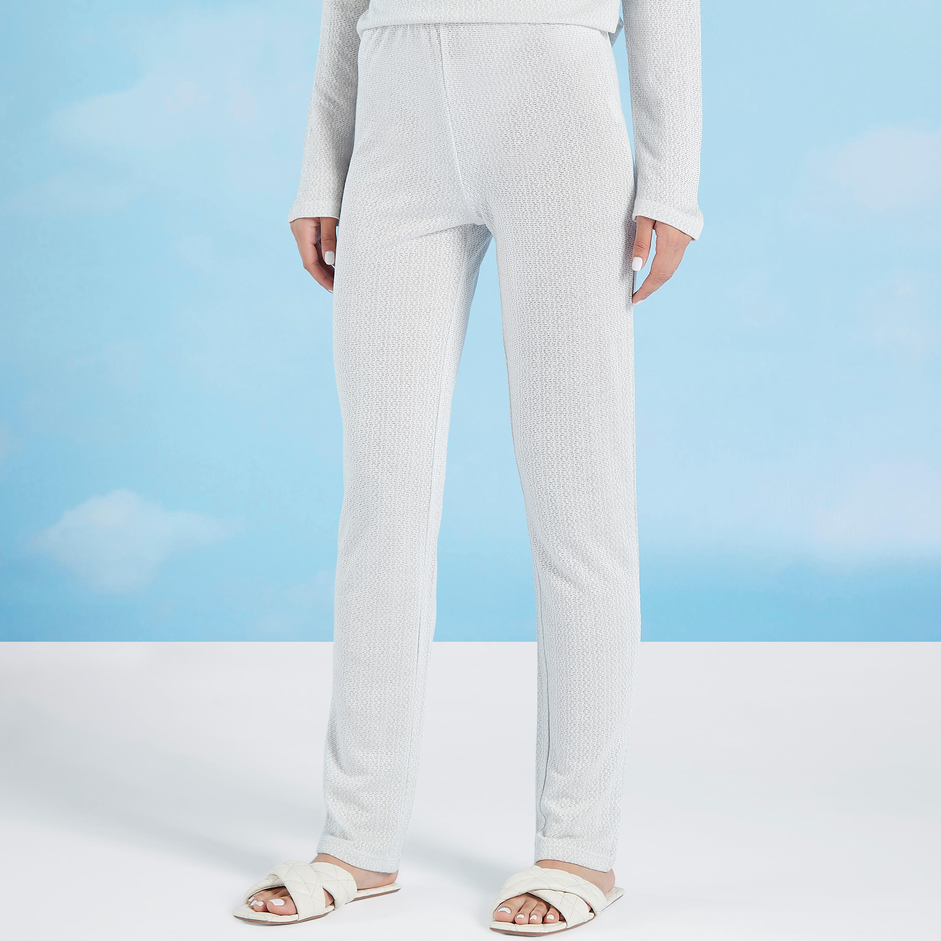 تيشيرت مستدام سليم بياقة ضيّقة وطبعات سمايلي وورلد-women-clothing-nightwear-pyjamas-longsets-image-3