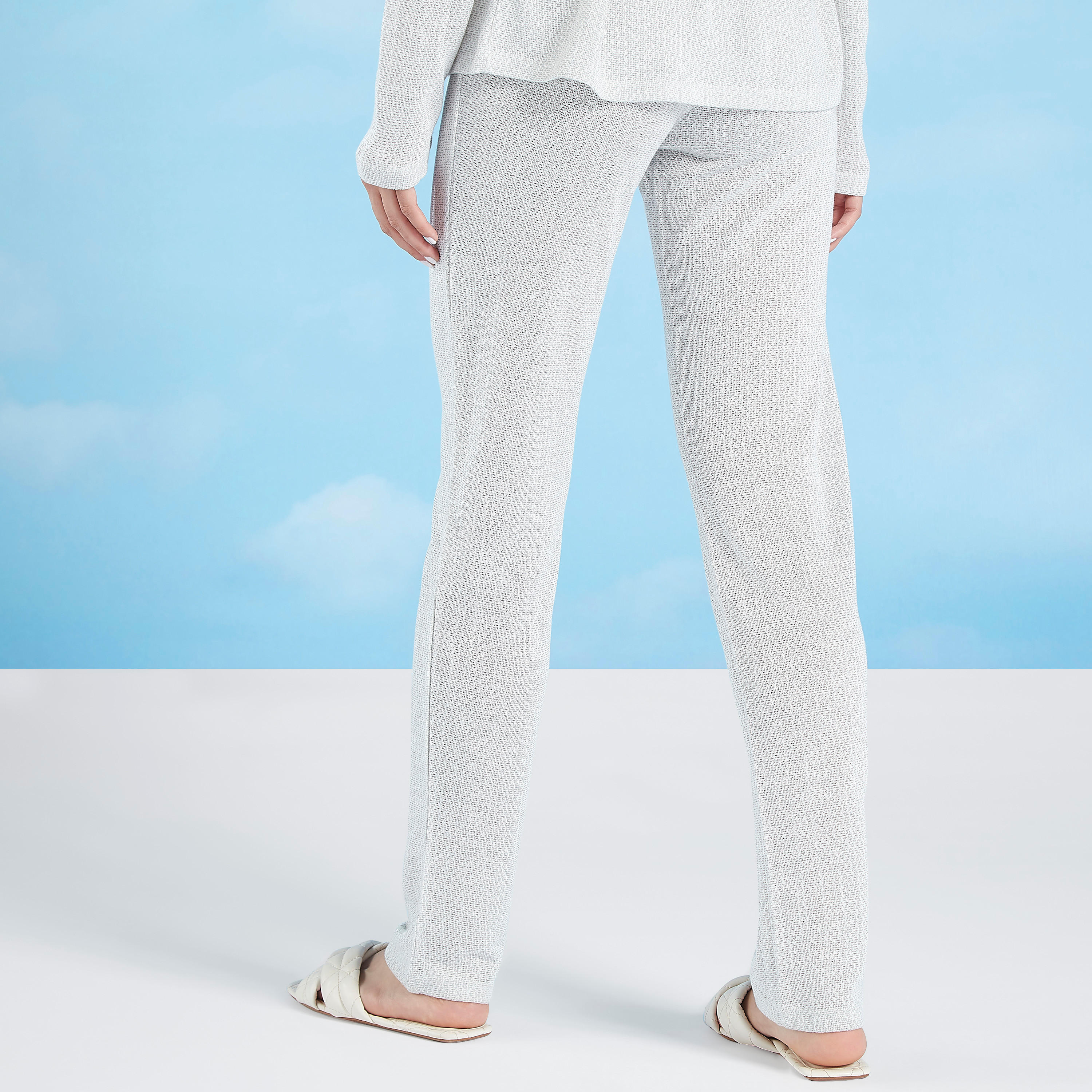 تيشيرت مستدام سليم بياقة ضيّقة وطبعات سمايلي وورلد-women-clothing-nightwear-pyjamas-longsets-image-7