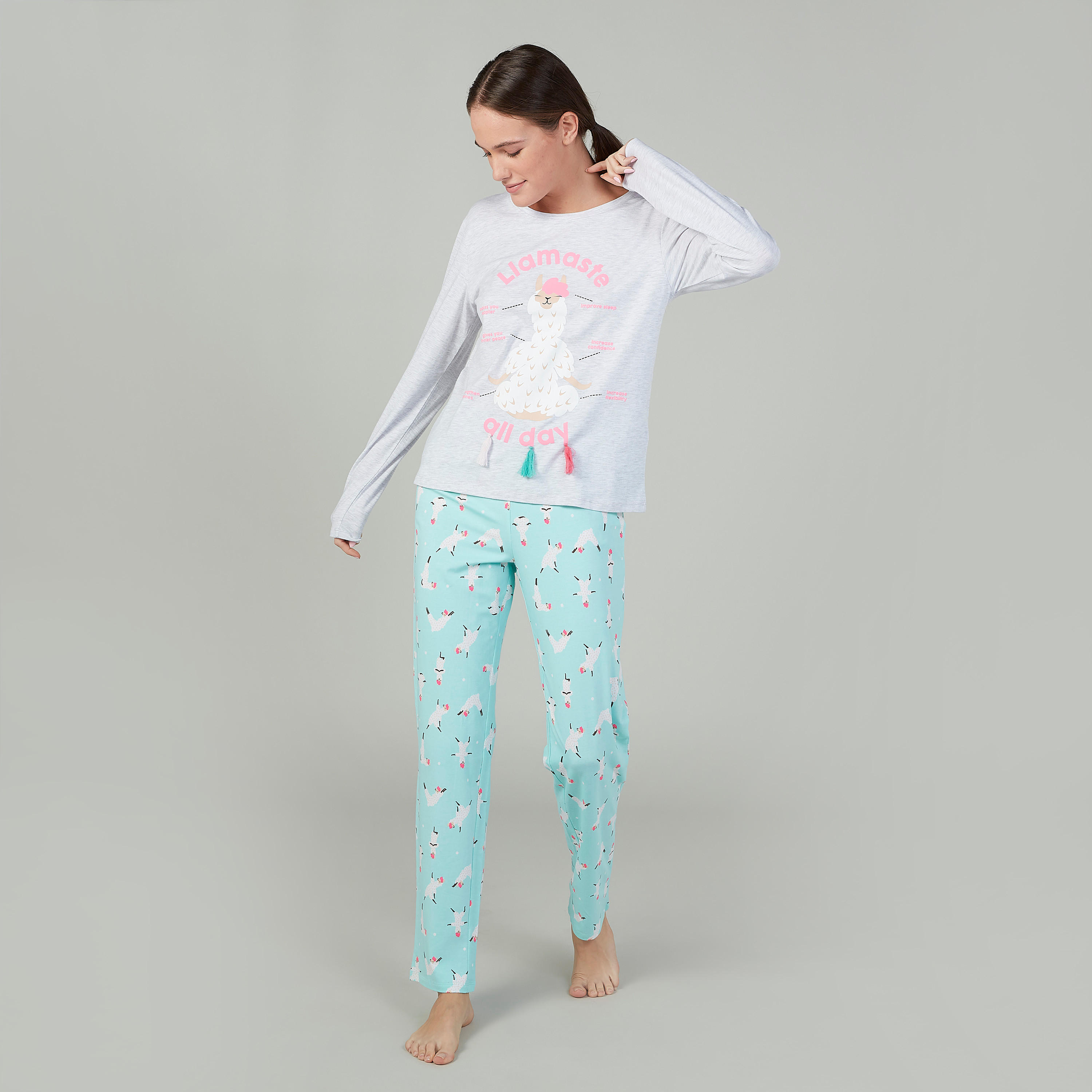طقم تيشيرت بأكمام طويلة وطبعات وبنطلون بيجاما طويل-women-clothing-nightwear-pyjamas-longsets-image-1