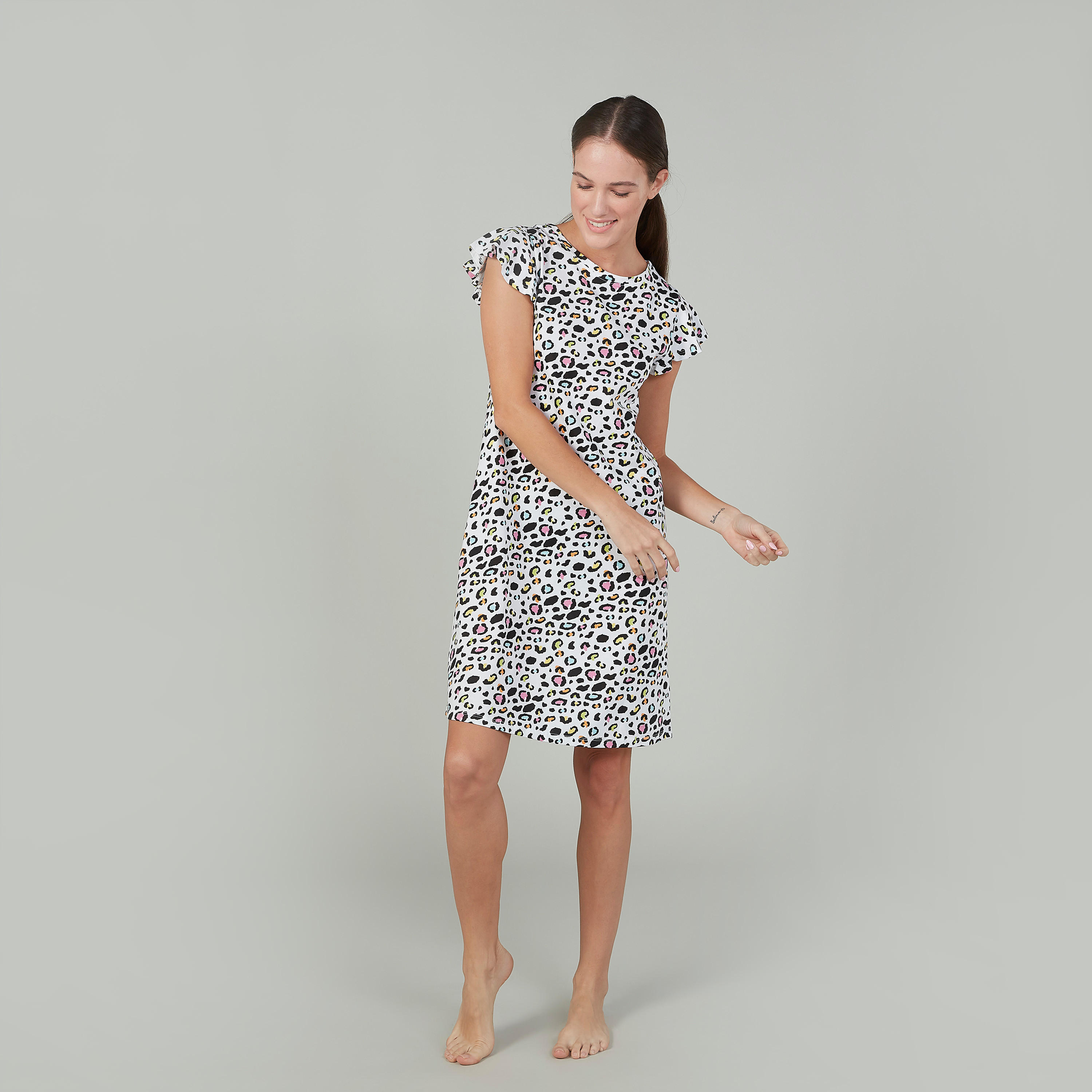 قميص نوم بياقة مستديرة وأكمام كشكش بطبعات- طقم من قطعتين-women-clothing-nightwear-nighties-image-3