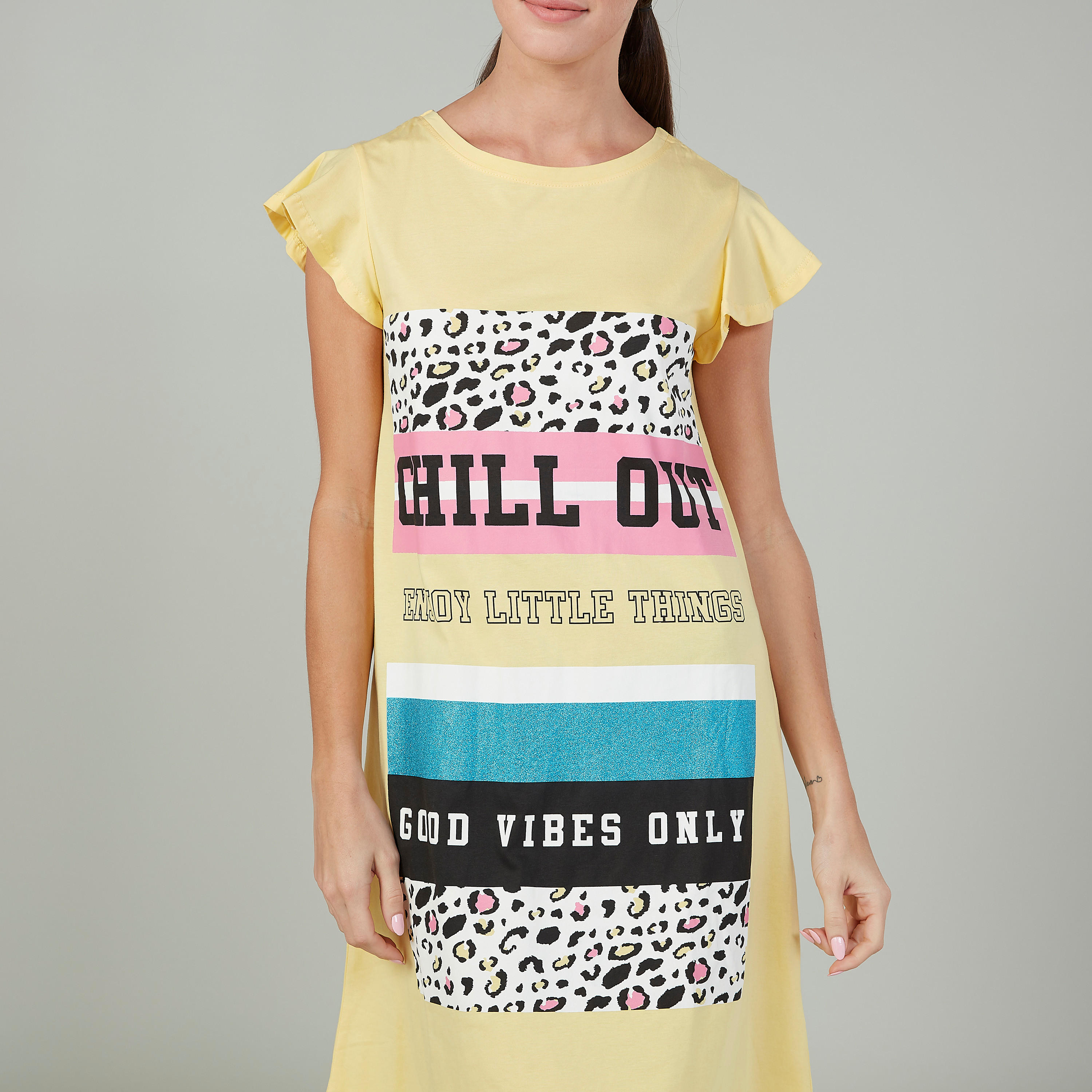قميص نوم بياقة مستديرة وأكمام كشكش بطبعات- طقم من قطعتين-women-clothing-nightwear-nighties-image-6