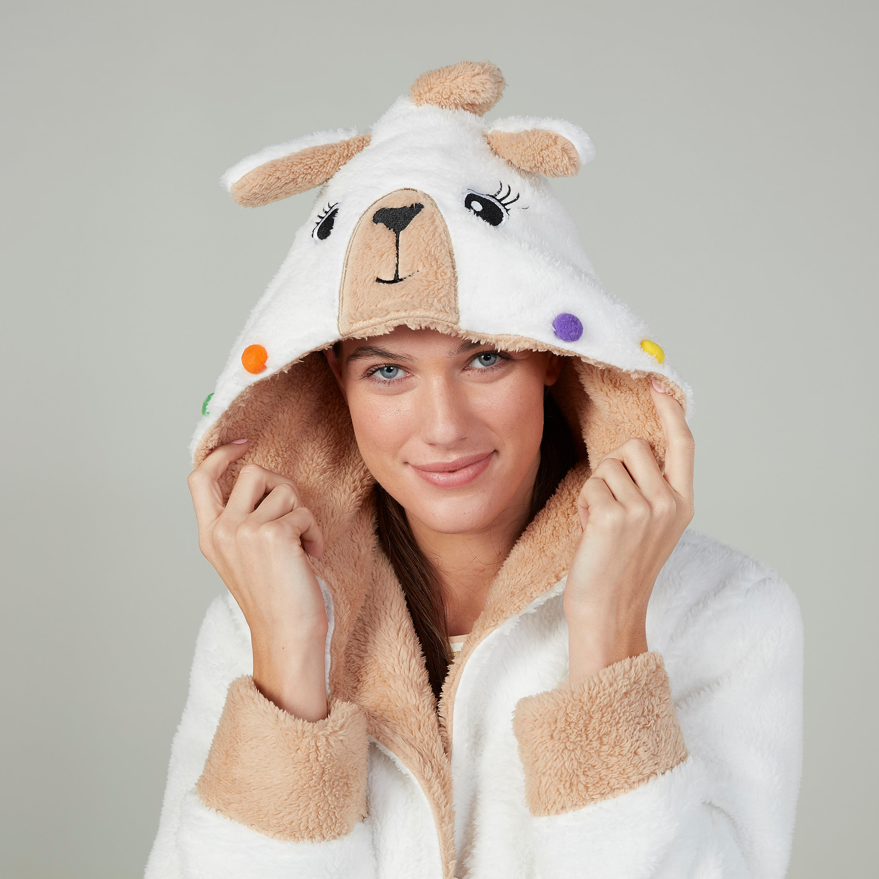 روب حمّام بارز الملمسبقبّعة وأكمام طويلة وتزيينات-women-clothing-nightwear-robes-image-3