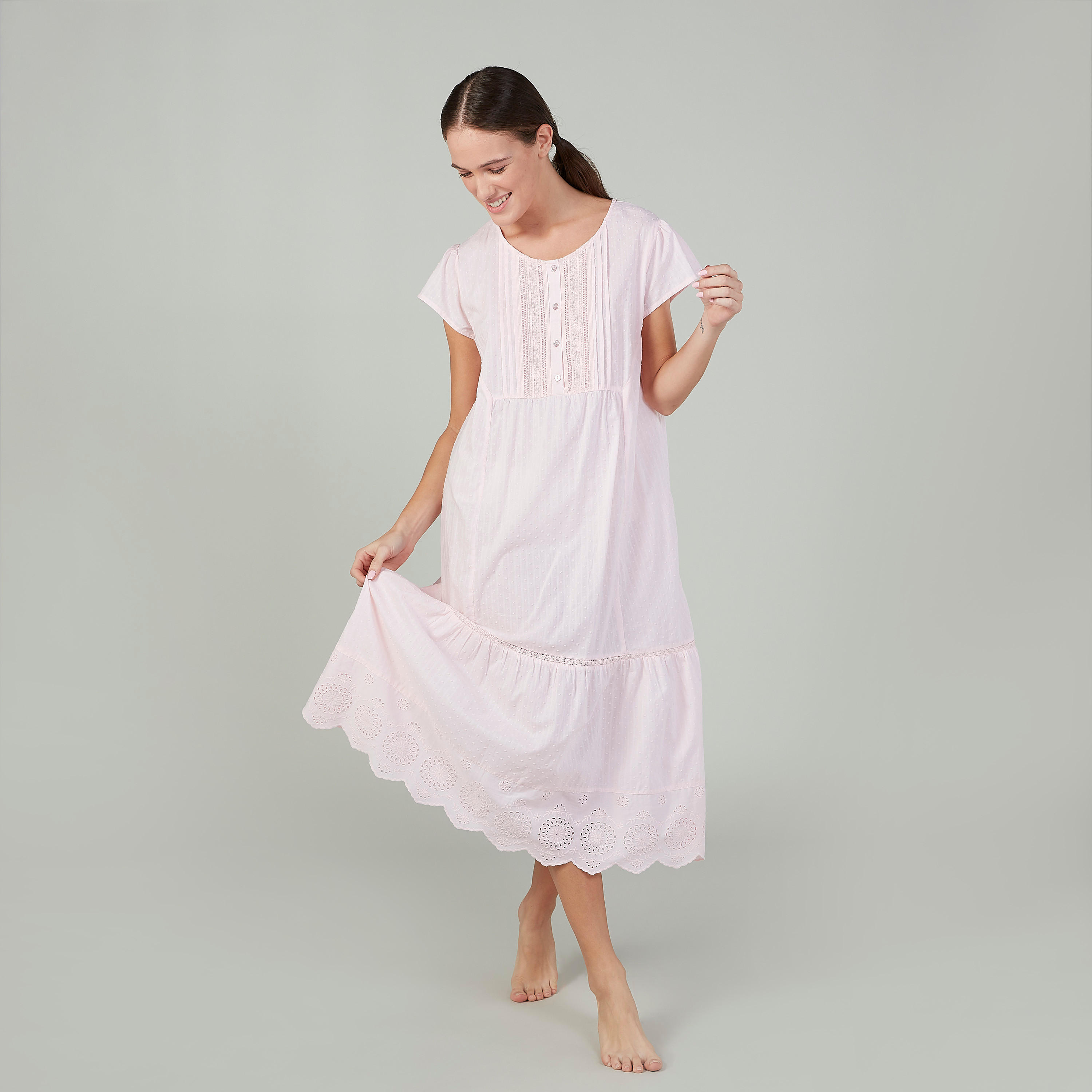 قميص نوم بارز الملمس بياقة عميقة وأكمام كاب-women-clothing-nightwear-nighties-image-2
