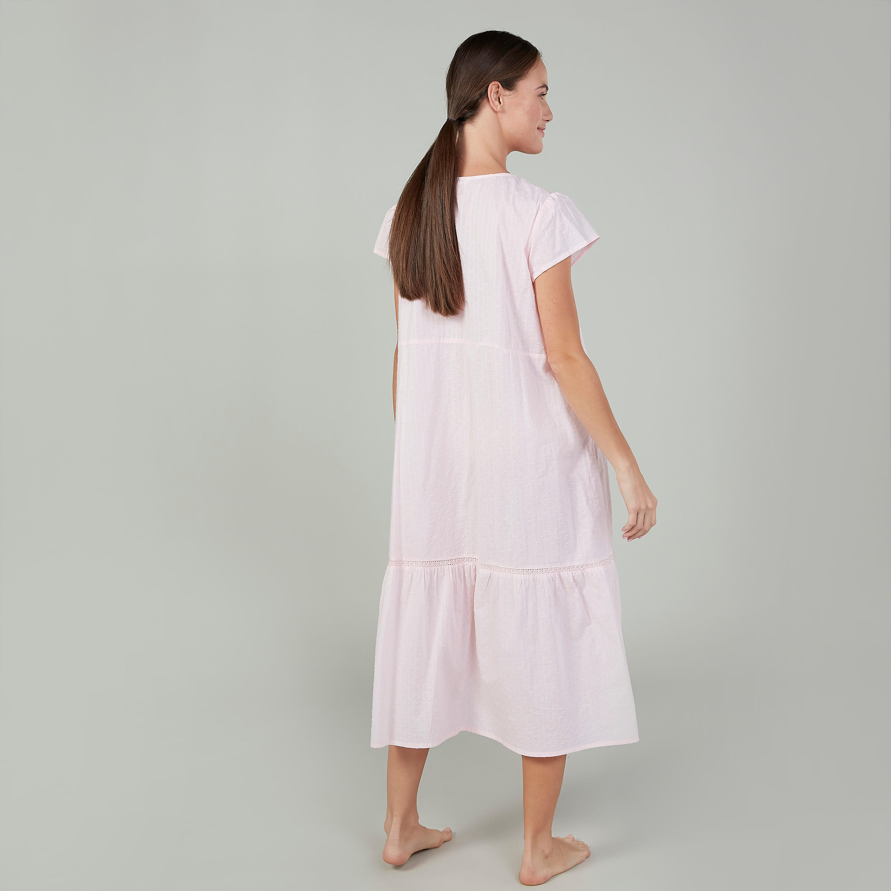 قميص نوم بارز الملمس بياقة عميقة وأكمام كاب-women-clothing-nightwear-nighties-image-4