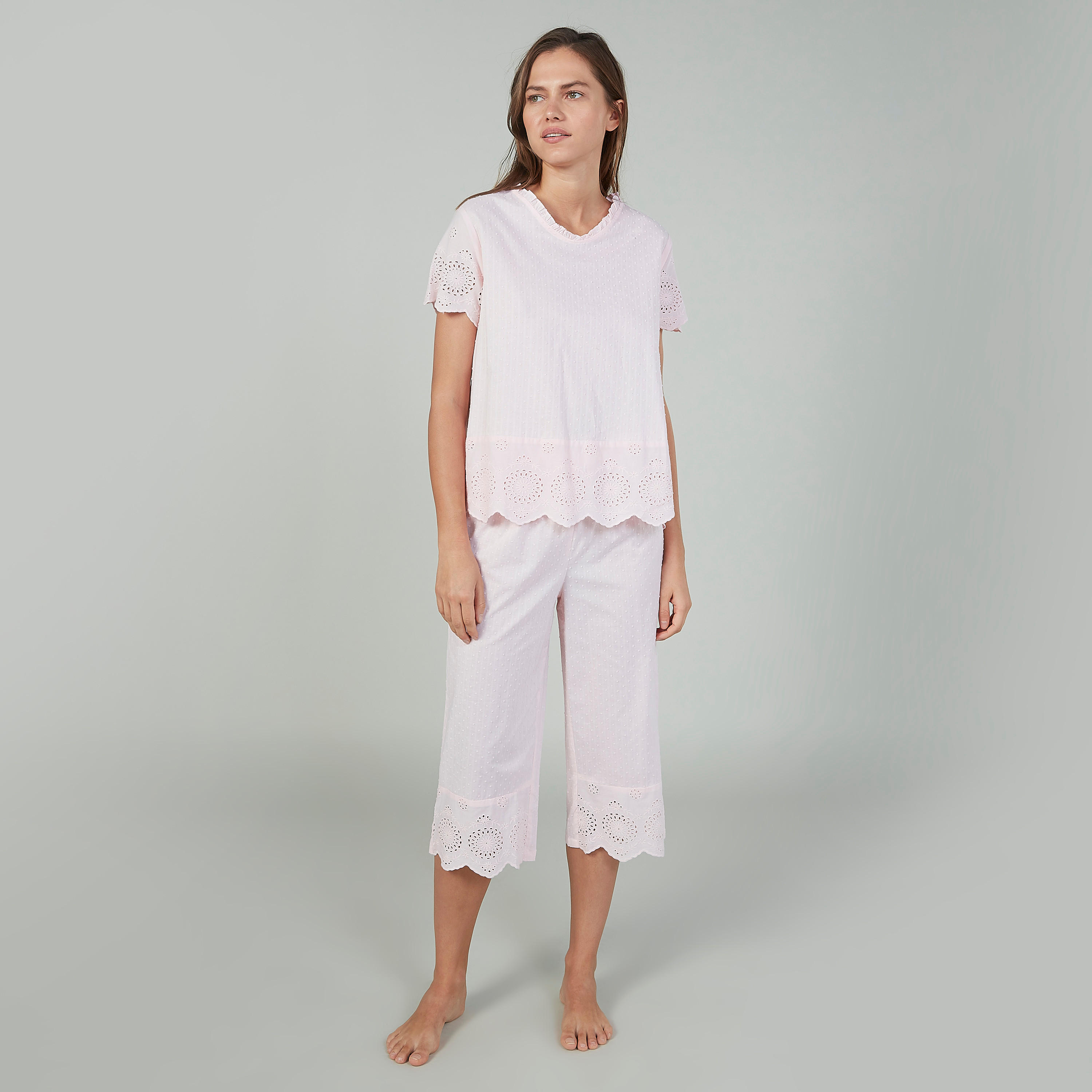 بلوزة بياقة مستديرة  وتفاصيل شيفلي وبنطلون 3/4-women-clothing-nightwear-pyjamas-longsets-image-1