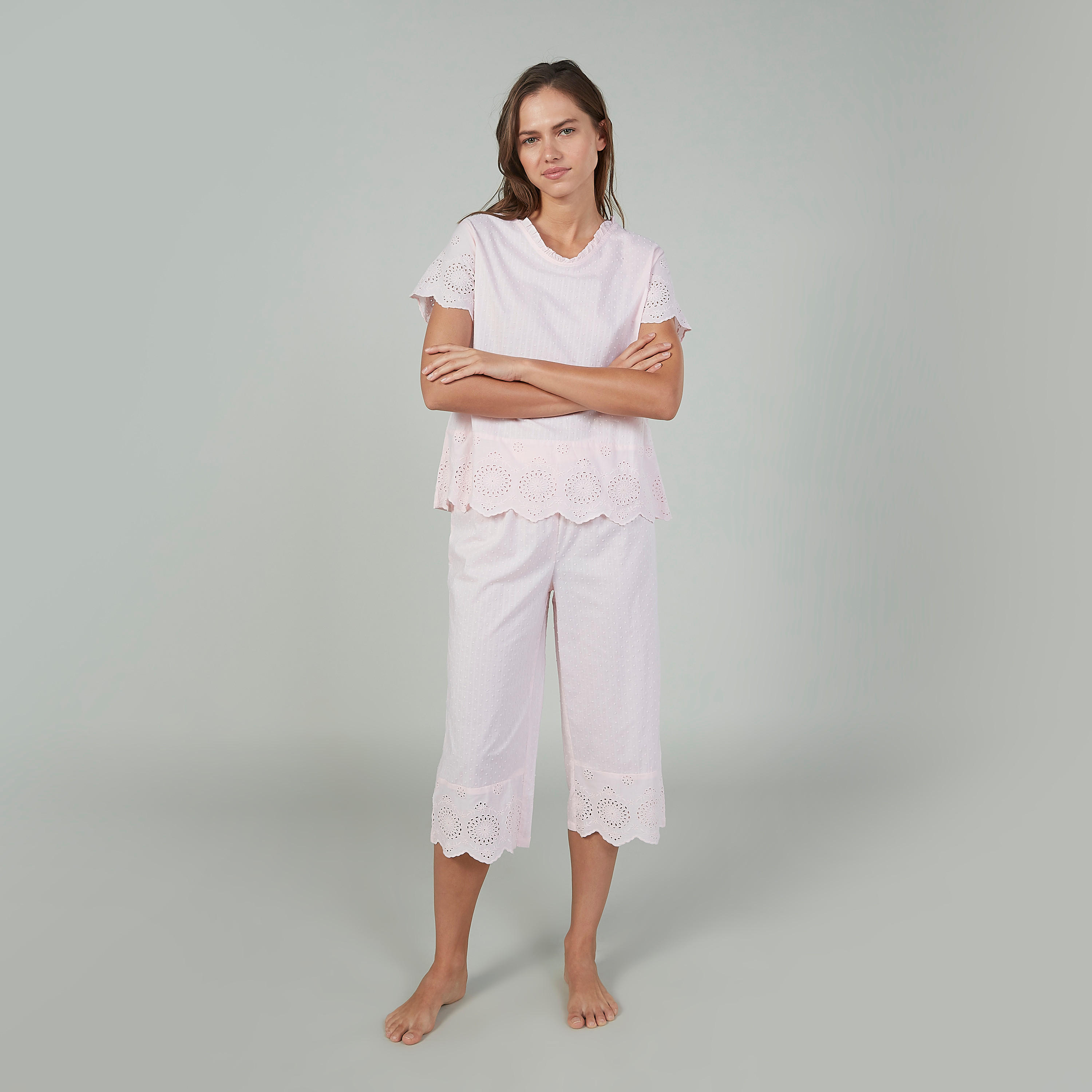 بلوزة بياقة مستديرة  وتفاصيل شيفلي وبنطلون 3/4-women-clothing-nightwear-pyjamas-longsets-image-2