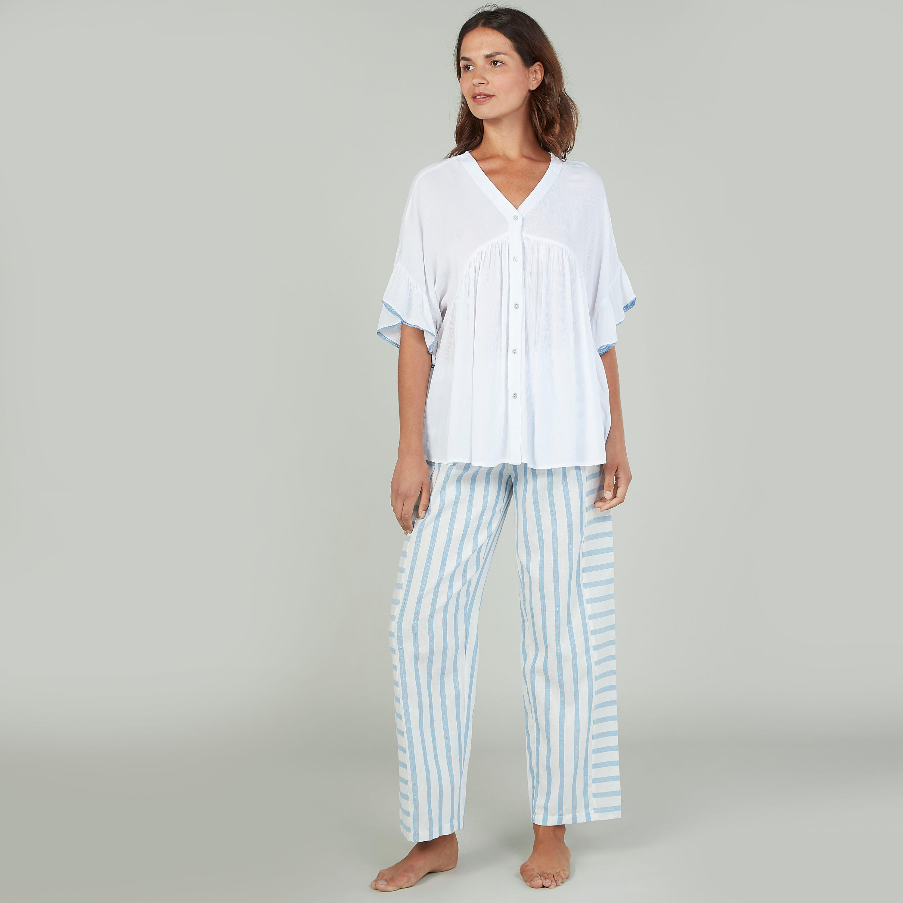 طقم بنطلون بيجاما مخطط مع قميص سادة بياقة  V-women-clothing-nightwear-pyjamas-longsets-image-5