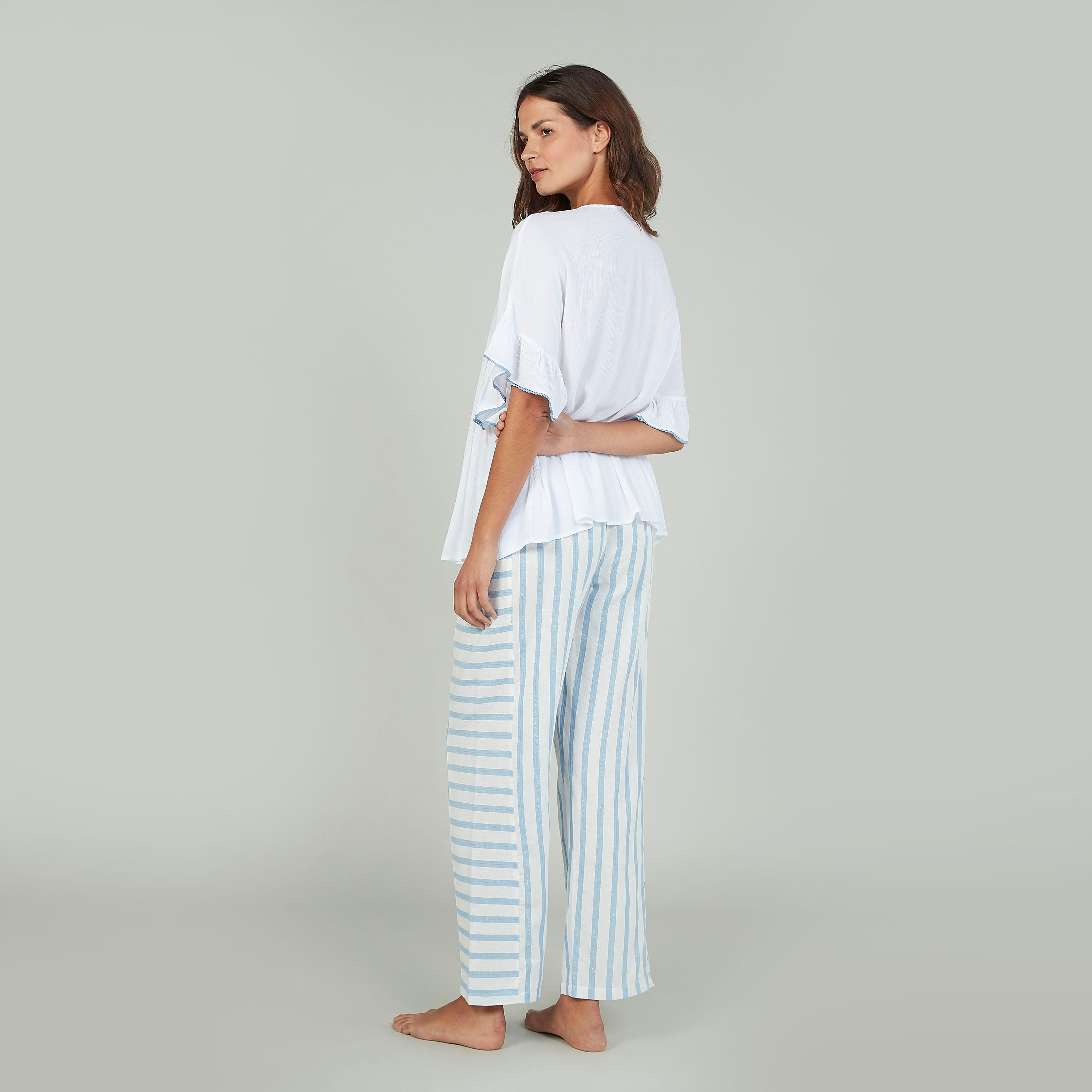 طقم بنطلون بيجاما مخطط مع قميص سادة بياقة  V-women-clothing-nightwear-pyjamas-longsets-image-4