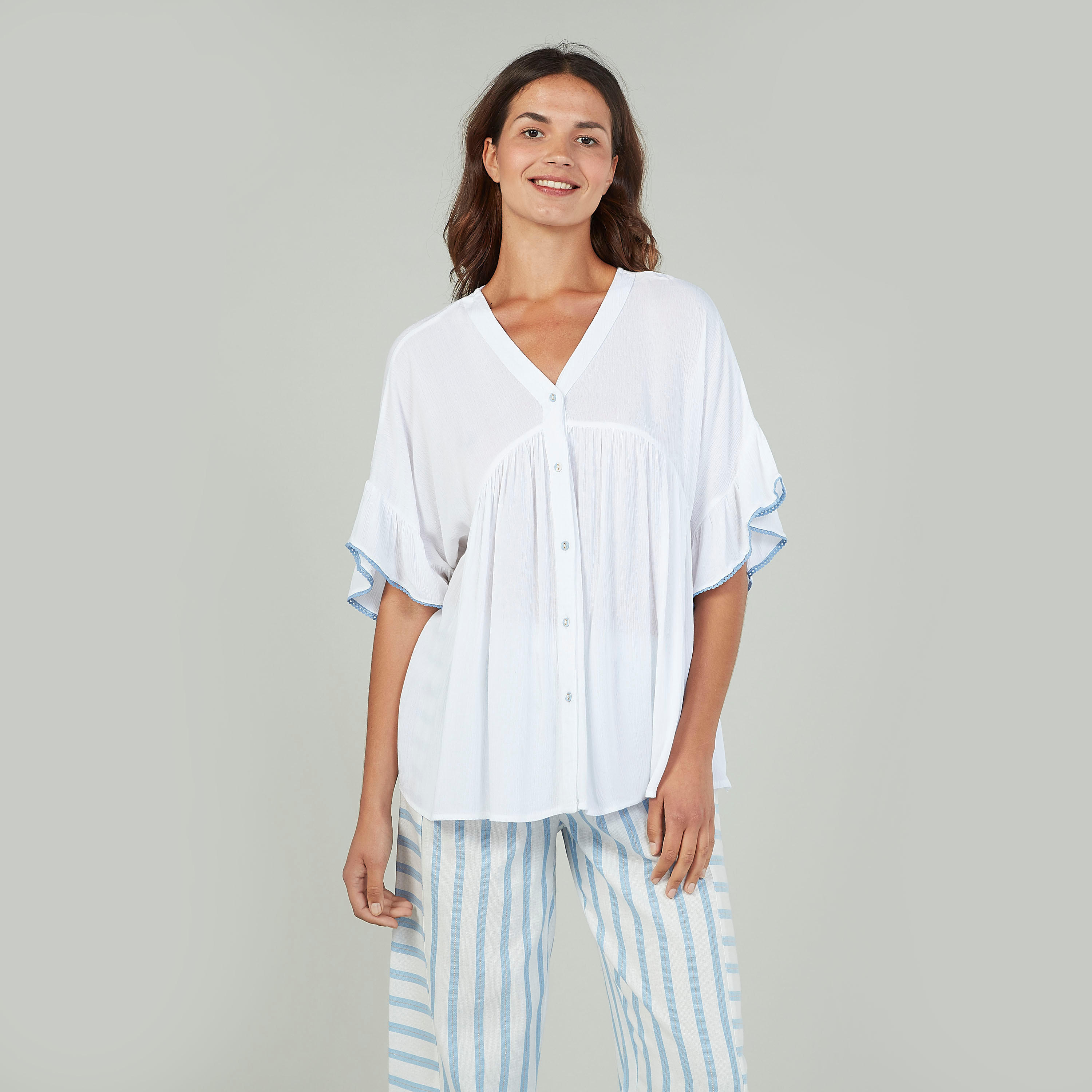 طقم بنطلون بيجاما مخطط مع قميص سادة بياقة  V-women-clothing-nightwear-pyjamas-longsets-image-3