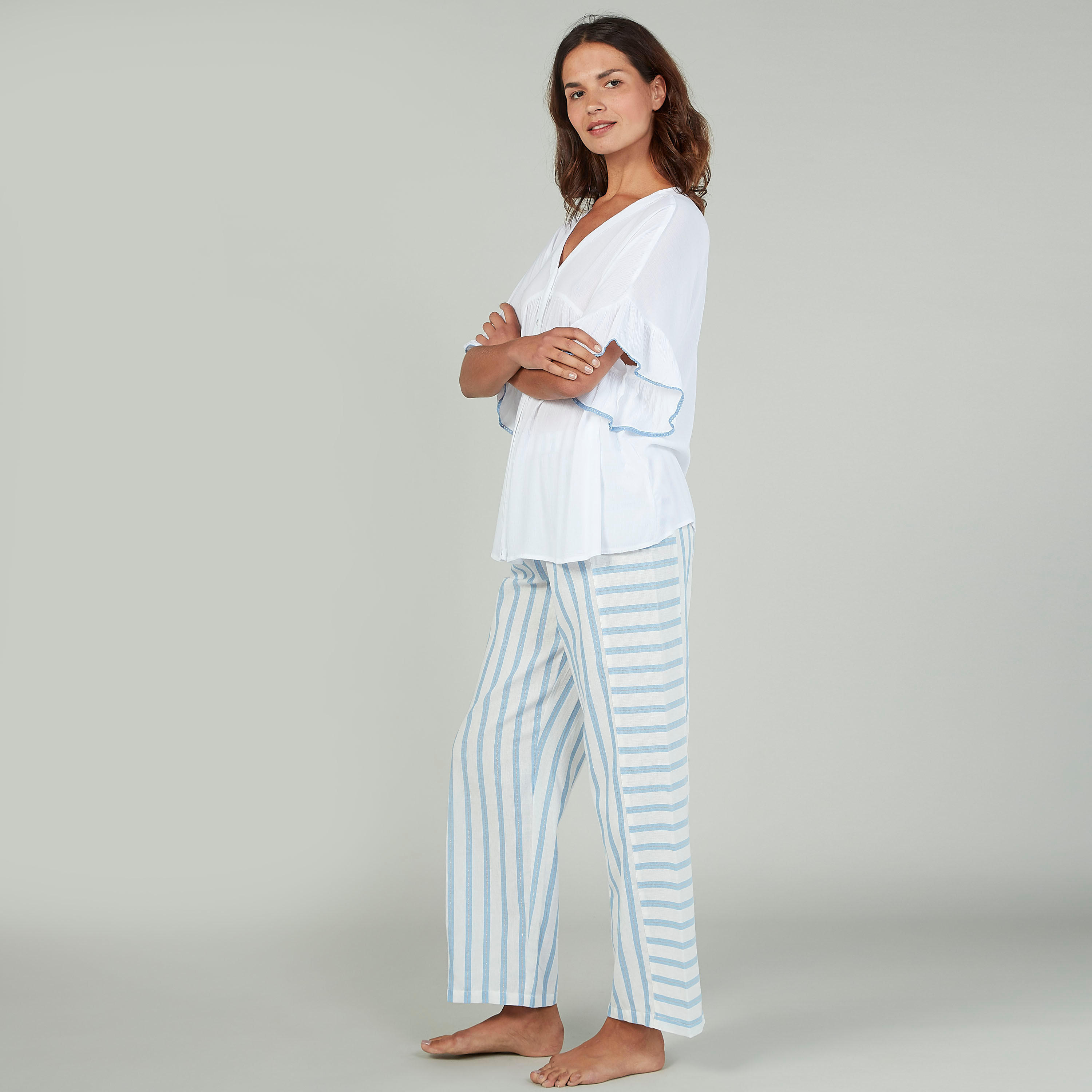طقم بنطلون بيجاما مخطط مع قميص سادة بياقة  V-women-clothing-nightwear-pyjamas-longsets-image-2