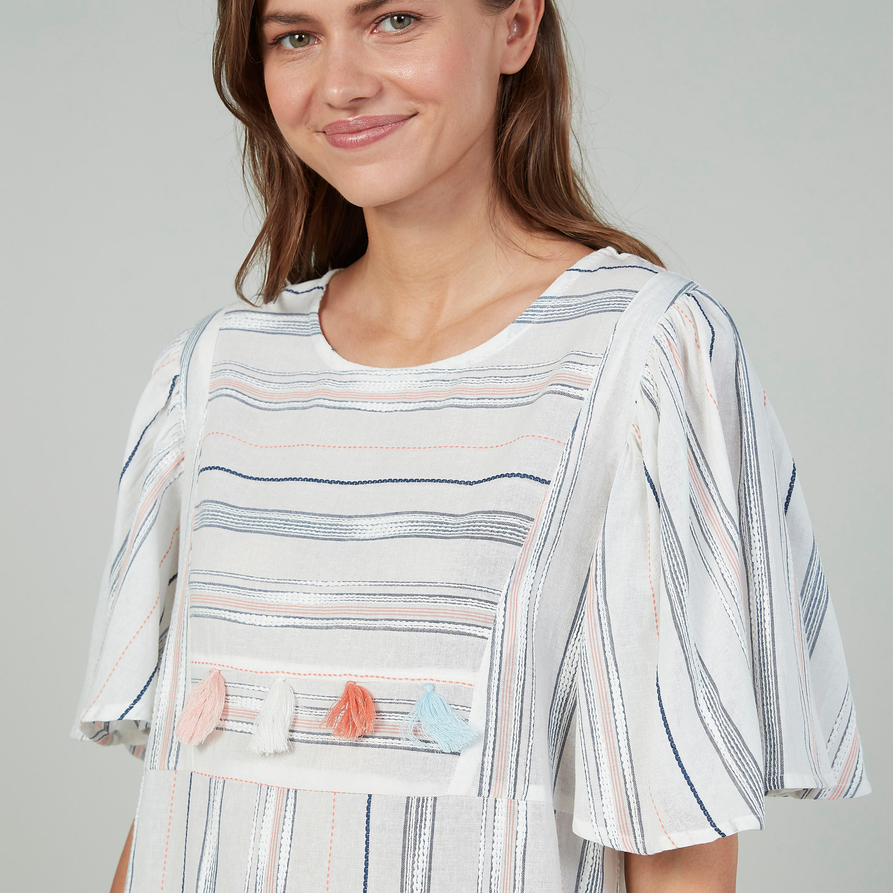 قميص نوم مخطط بأكمام واسعة وشرابات-women-clothing-nightwear-nighties-image-3
