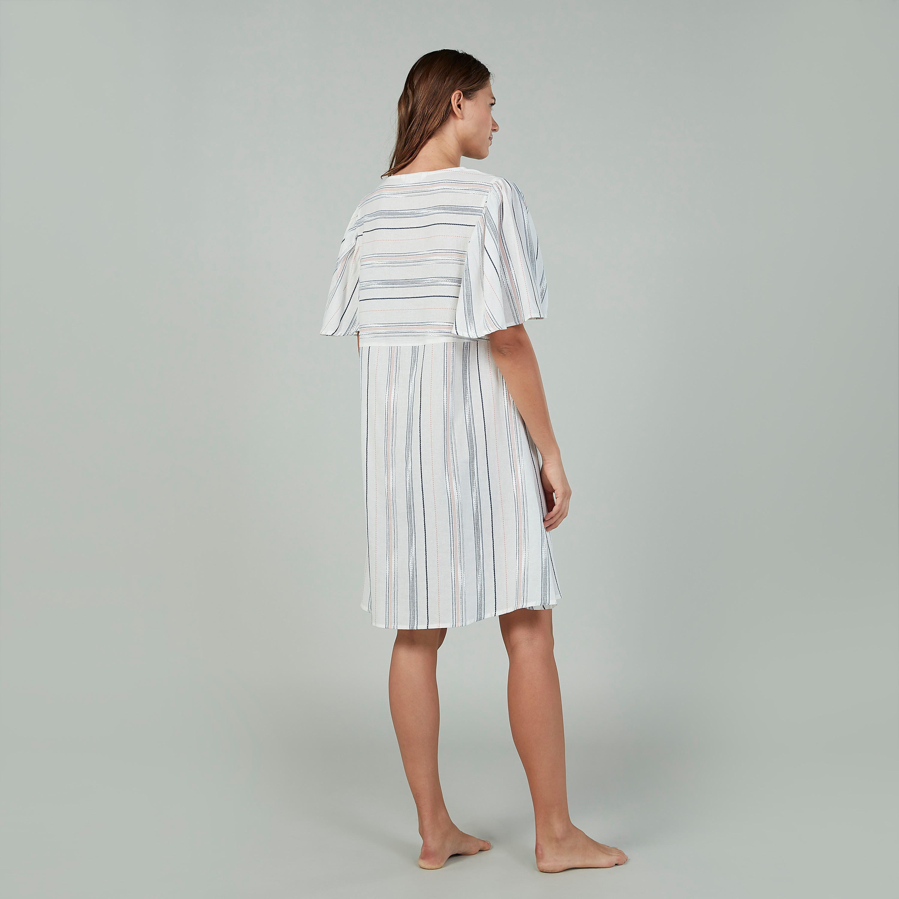 قميص نوم مخطط بأكمام واسعة وشرابات-women-clothing-nightwear-nighties-image-4
