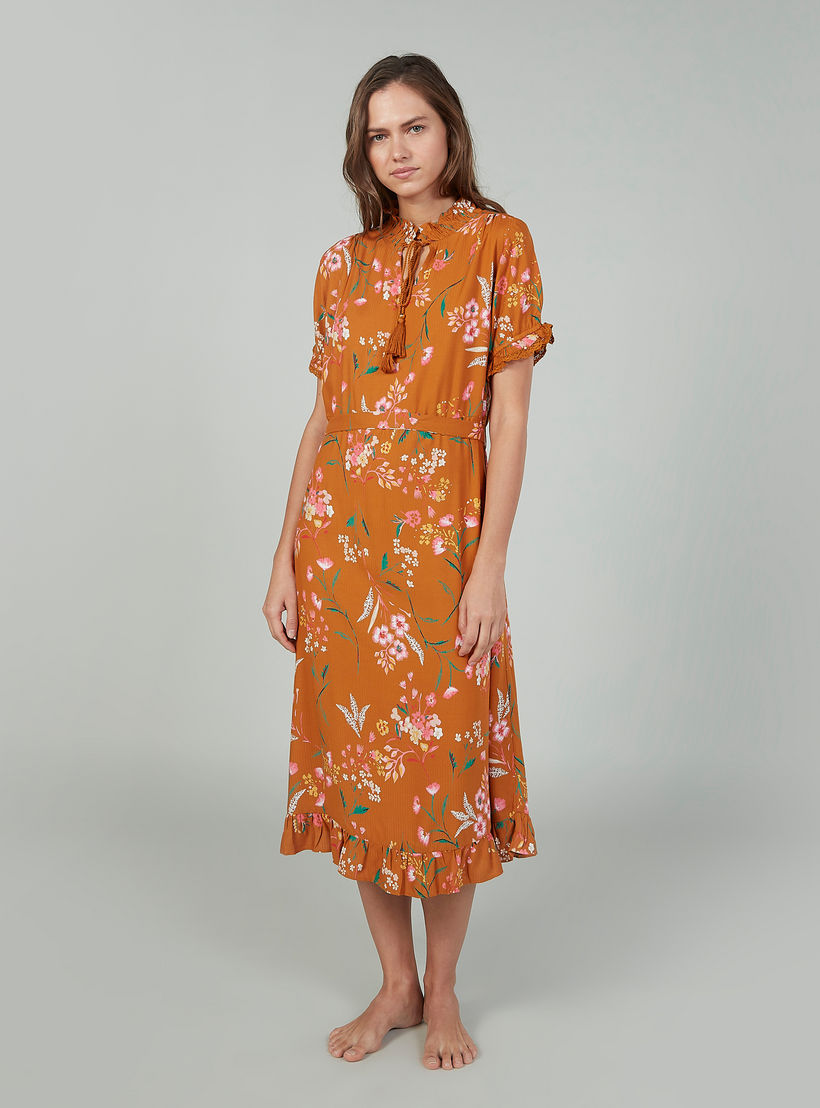 فستان نوم بأكمام قصيرة وطبعات مزينة بكشكش وأربطة-women-clothing-nightwear-nighties-image-2