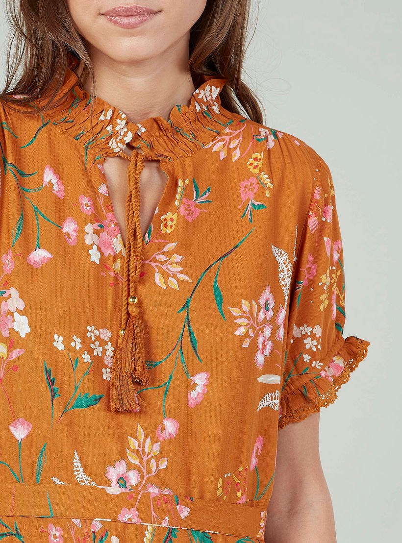 فستان نوم بأكمام قصيرة وطبعات مزينة بكشكش وأربطة-women-clothing-nightwear-nighties-image-3