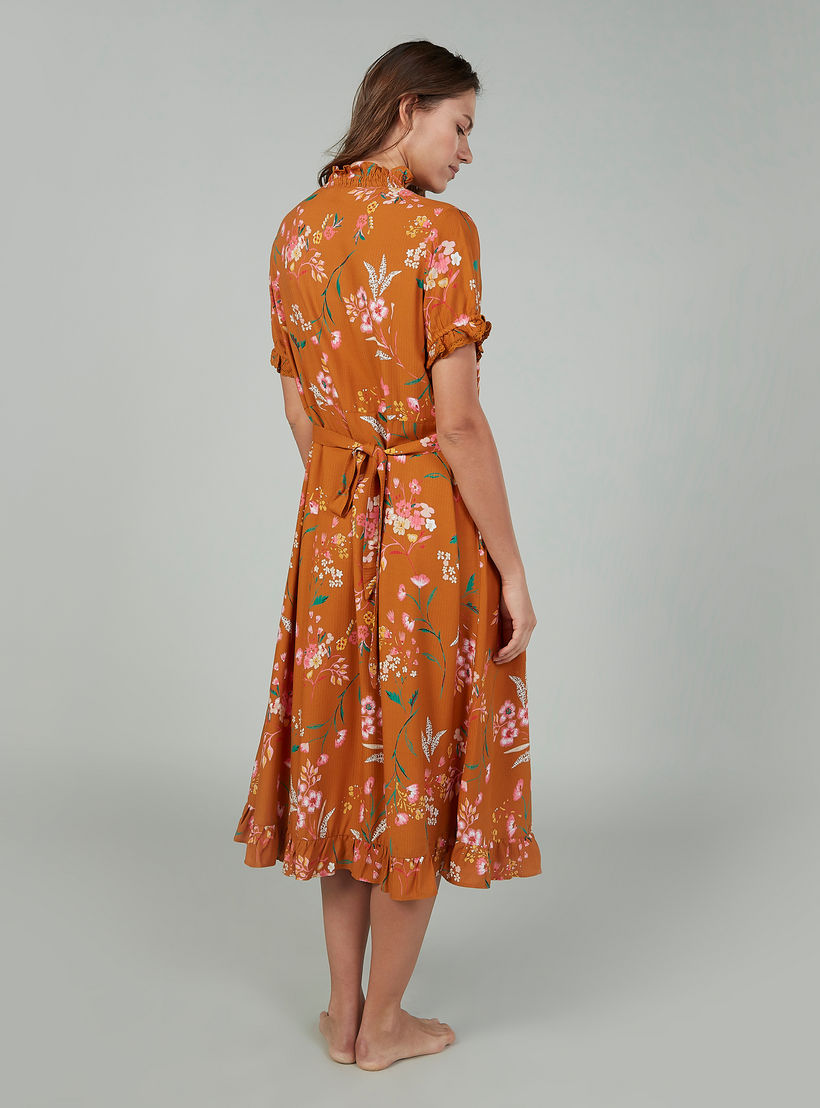 فستان نوم بأكمام قصيرة وطبعات مزينة بكشكش وأربطة-women-clothing-nightwear-nighties-image-4