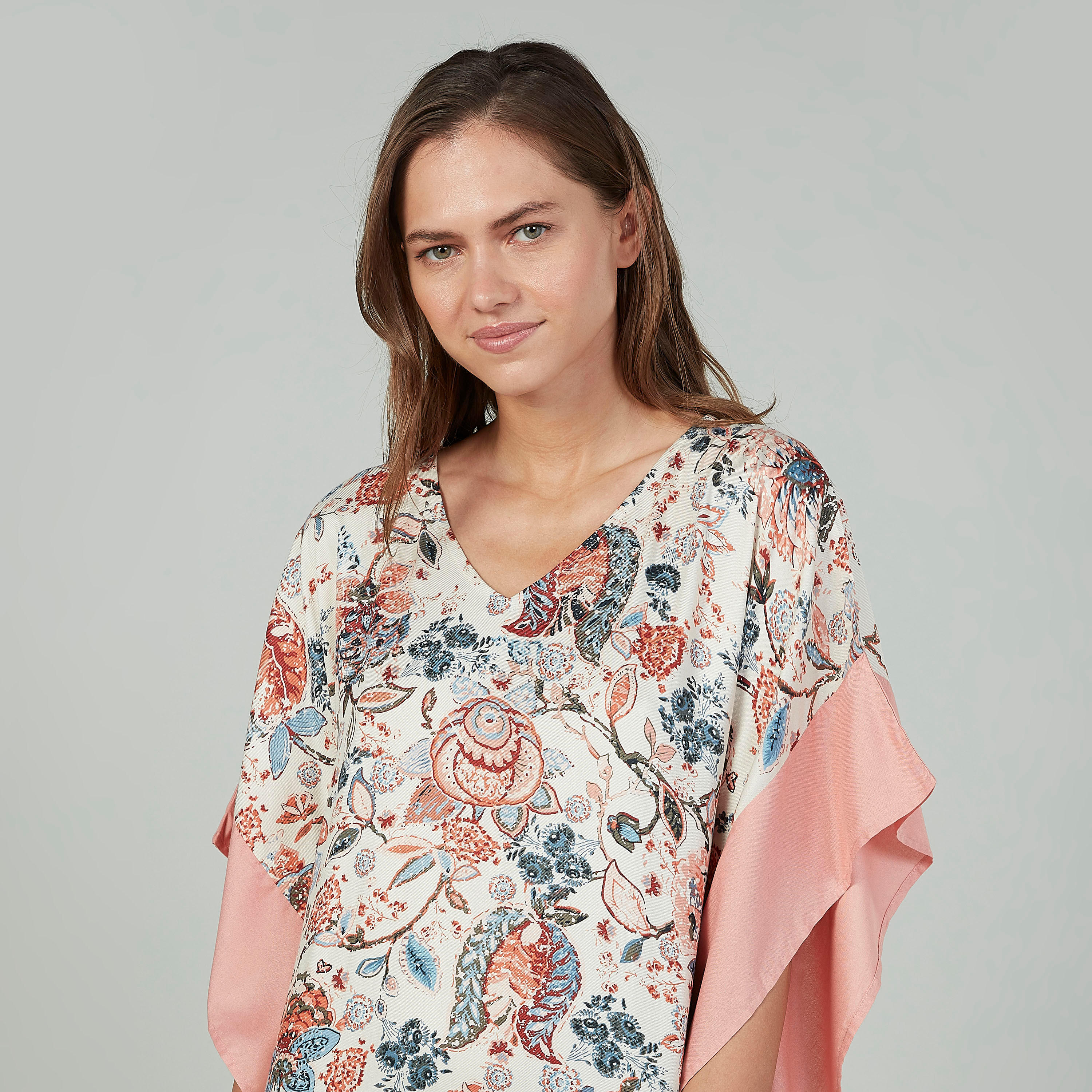 قميص نوم طويل بياقة V وأكمام واسعة وطبعات-women-clothing-nightwear-nighties-image-3