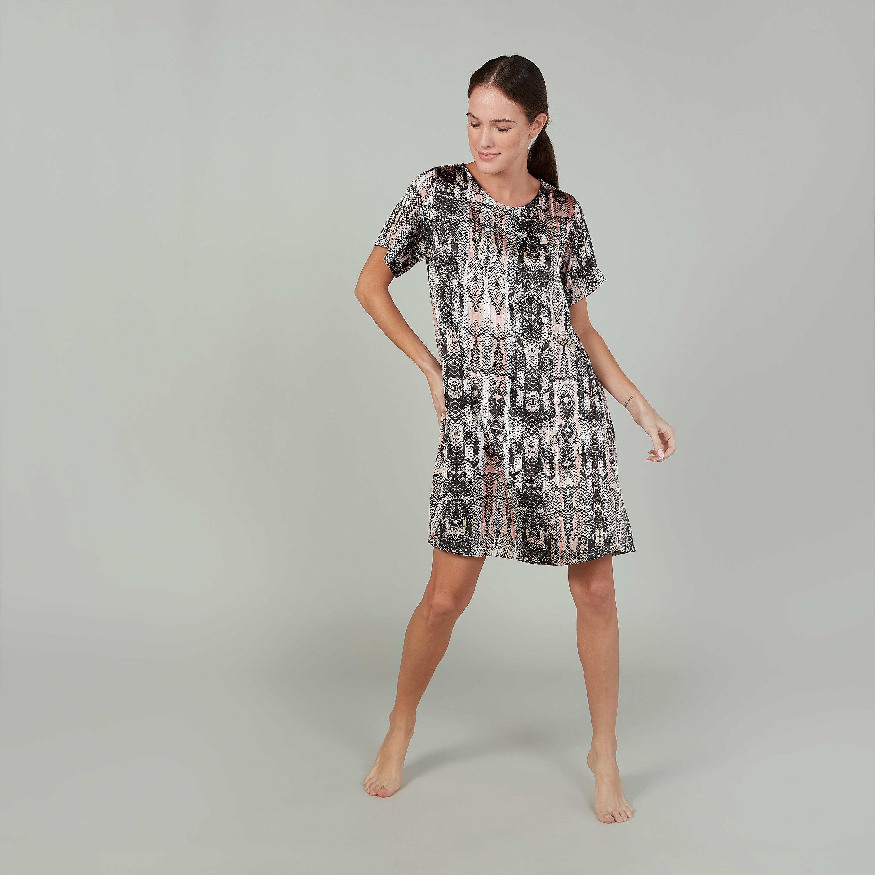 فستان نوم بياقة مستديرة وأكمام قصيرة - طقم من قطعتين-women-clothing-nightwear-nighties-image-3