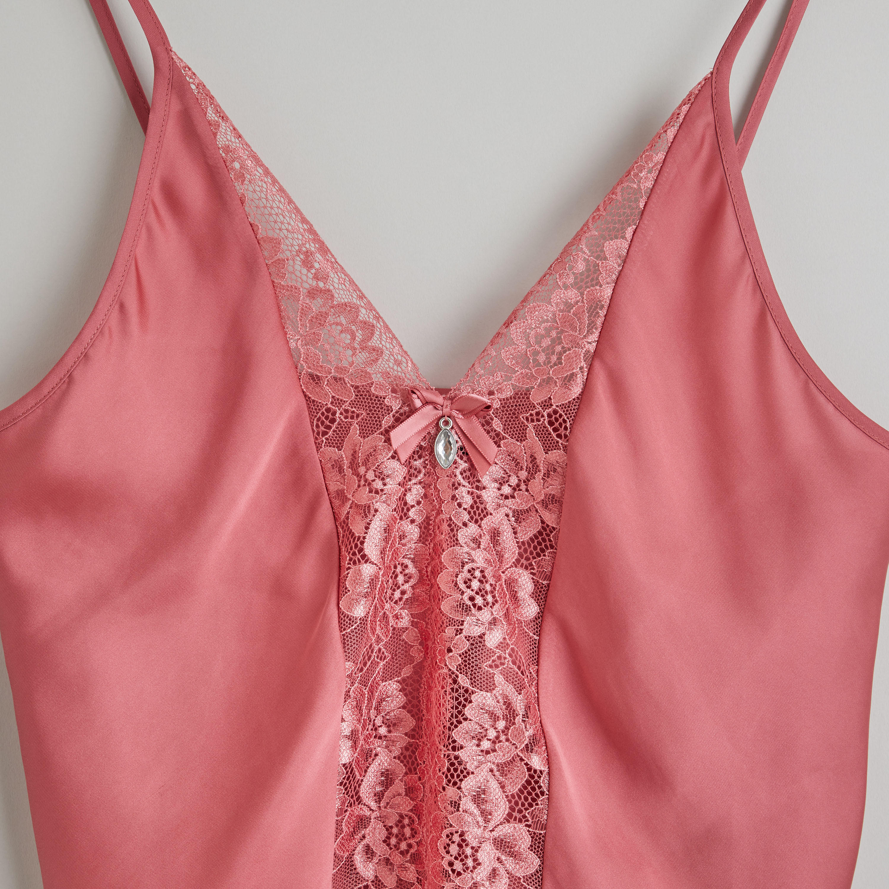 طقم بنطلون بيجاما وبلوزة دون أكمام بياقة V بتفاصيل دانتيل-women-clothing-nightwear-pyjamas-longsets-image-3
