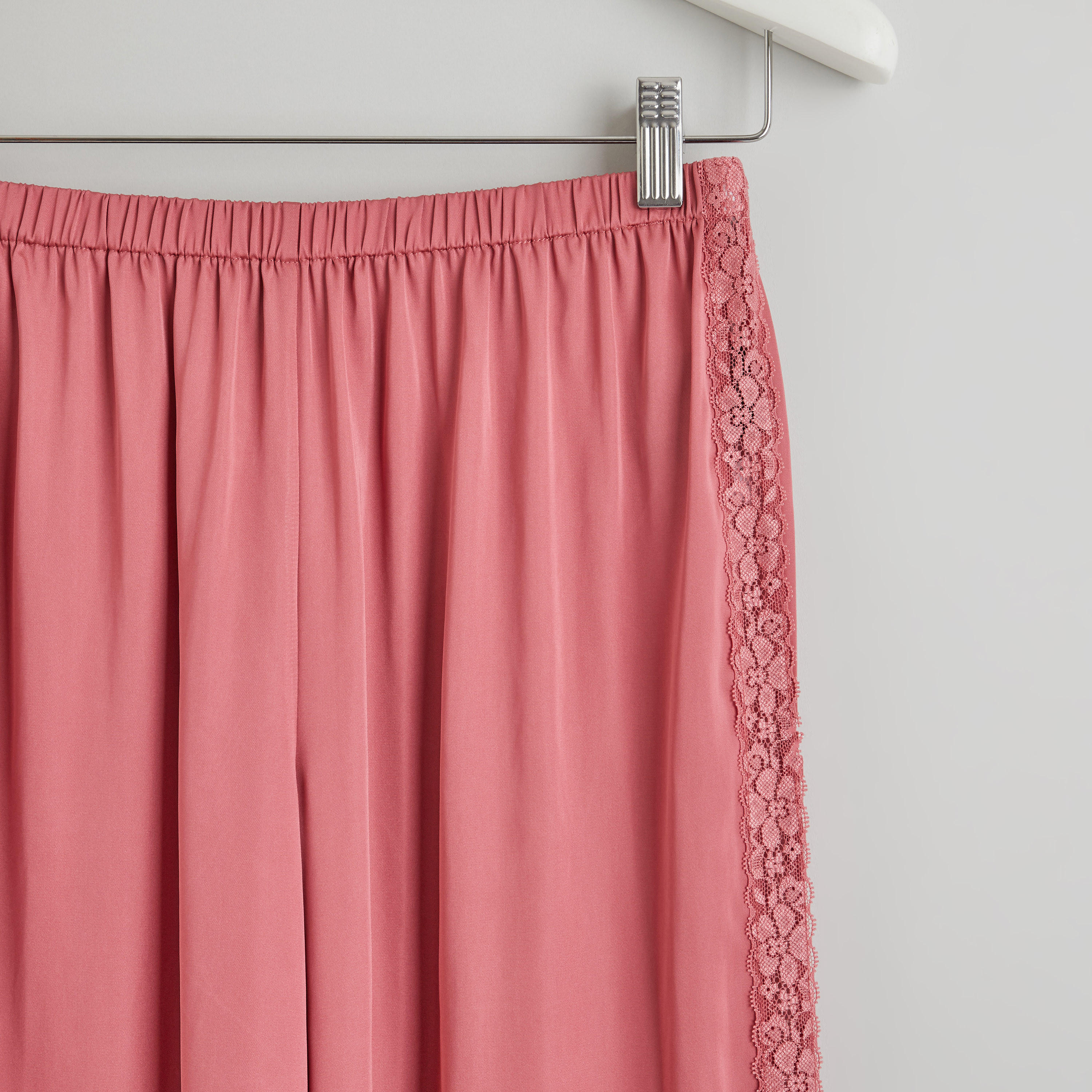 طقم بنطلون بيجاما وبلوزة دون أكمام بياقة V بتفاصيل دانتيل-women-clothing-nightwear-pyjamas-longsets-image-6