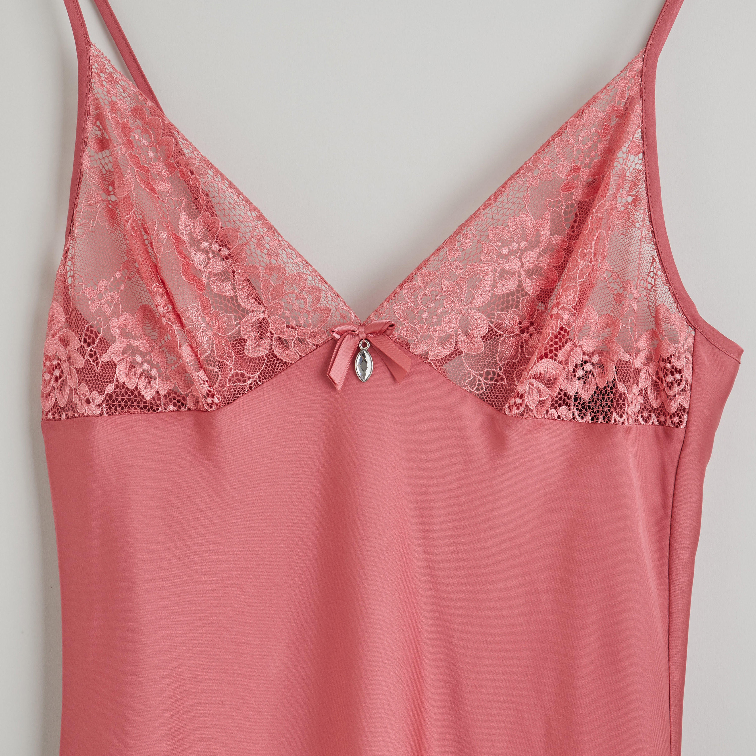 فستان دون أكمام بياقة V وأربطة وتفاصيل دانتيل-women-clothing-nightwear-nighties-image-2