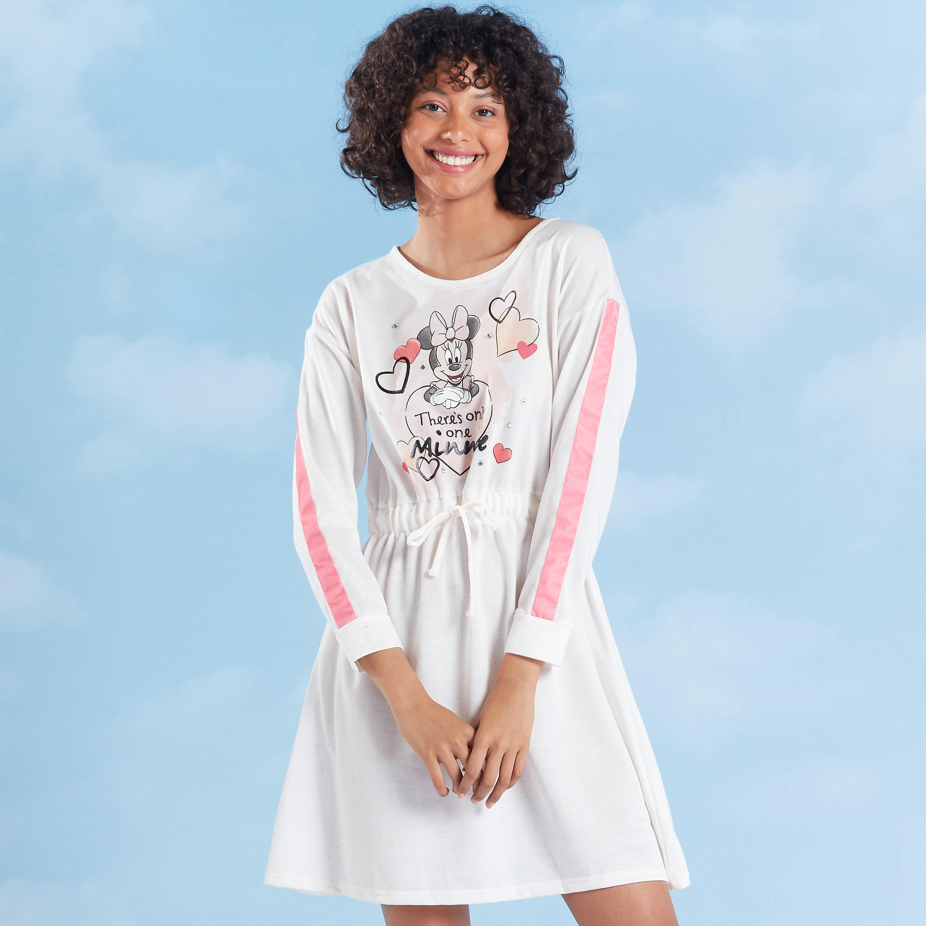 فستان نوم بأكمام قصيرة وأربطة بطبعات ميني ماوس-women-clothing-nightwear-nighties-image-1