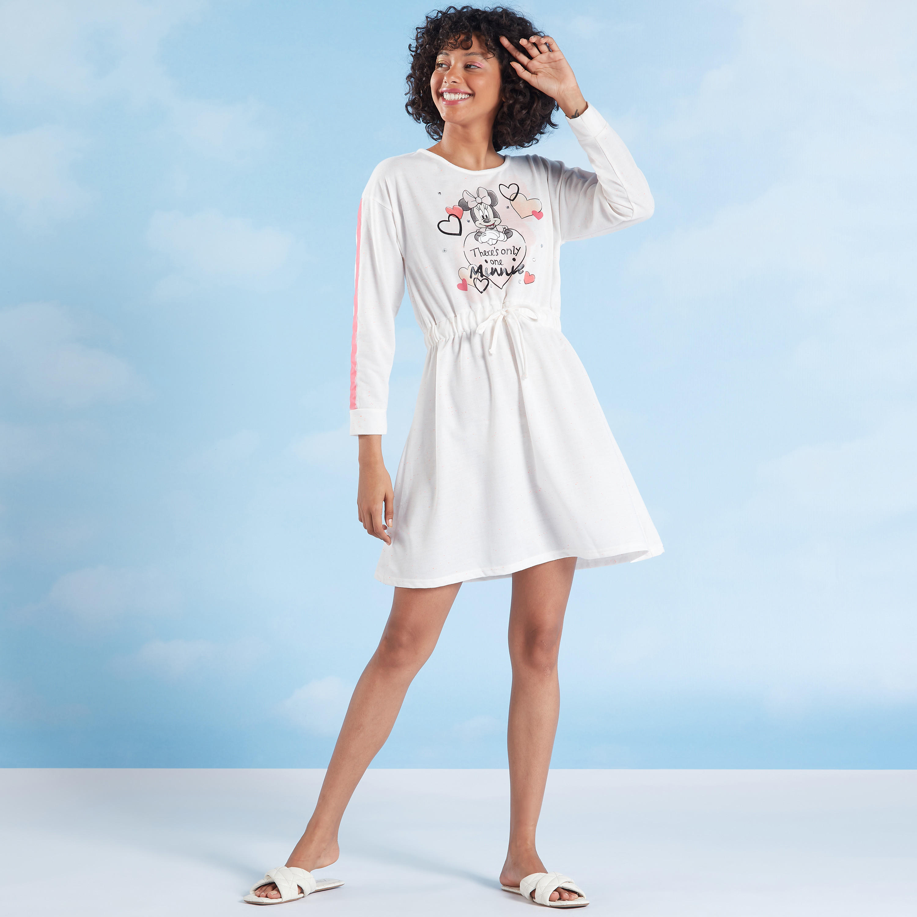 فستان نوم بأكمام قصيرة وأربطة بطبعات ميني ماوس-women-clothing-nightwear-nighties-image-2