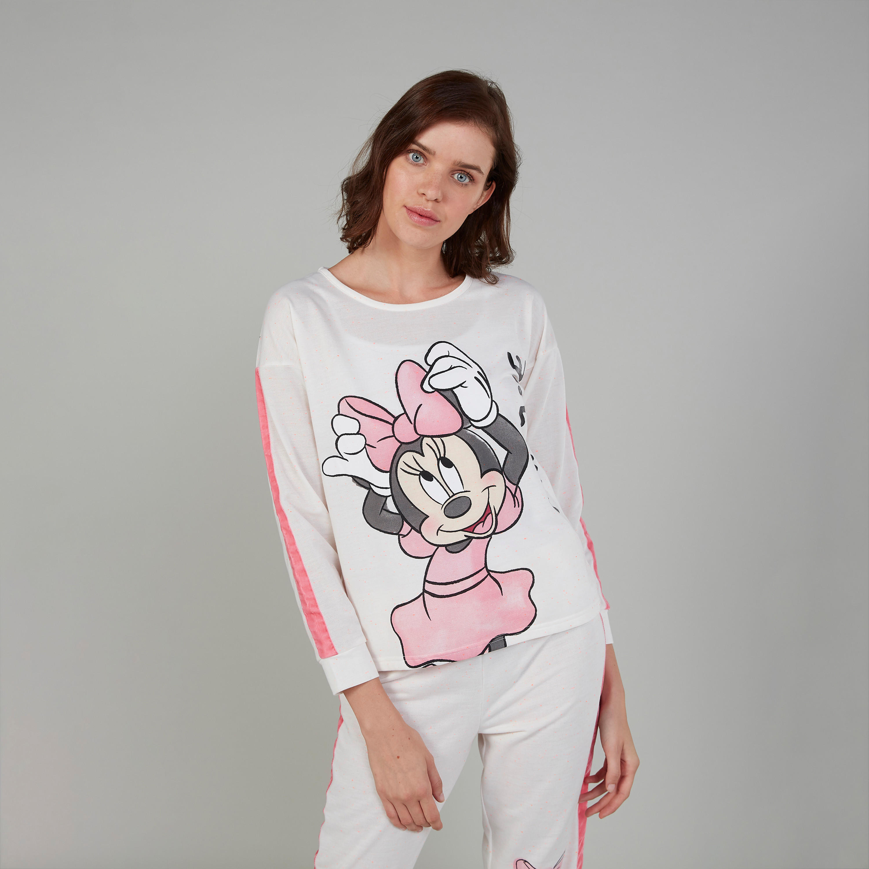 طقم بنطلون بيجاما وتيشيرت بطبعات ميني ماوس-women-clothing-nightwear-pyjamas-longsets-image-2