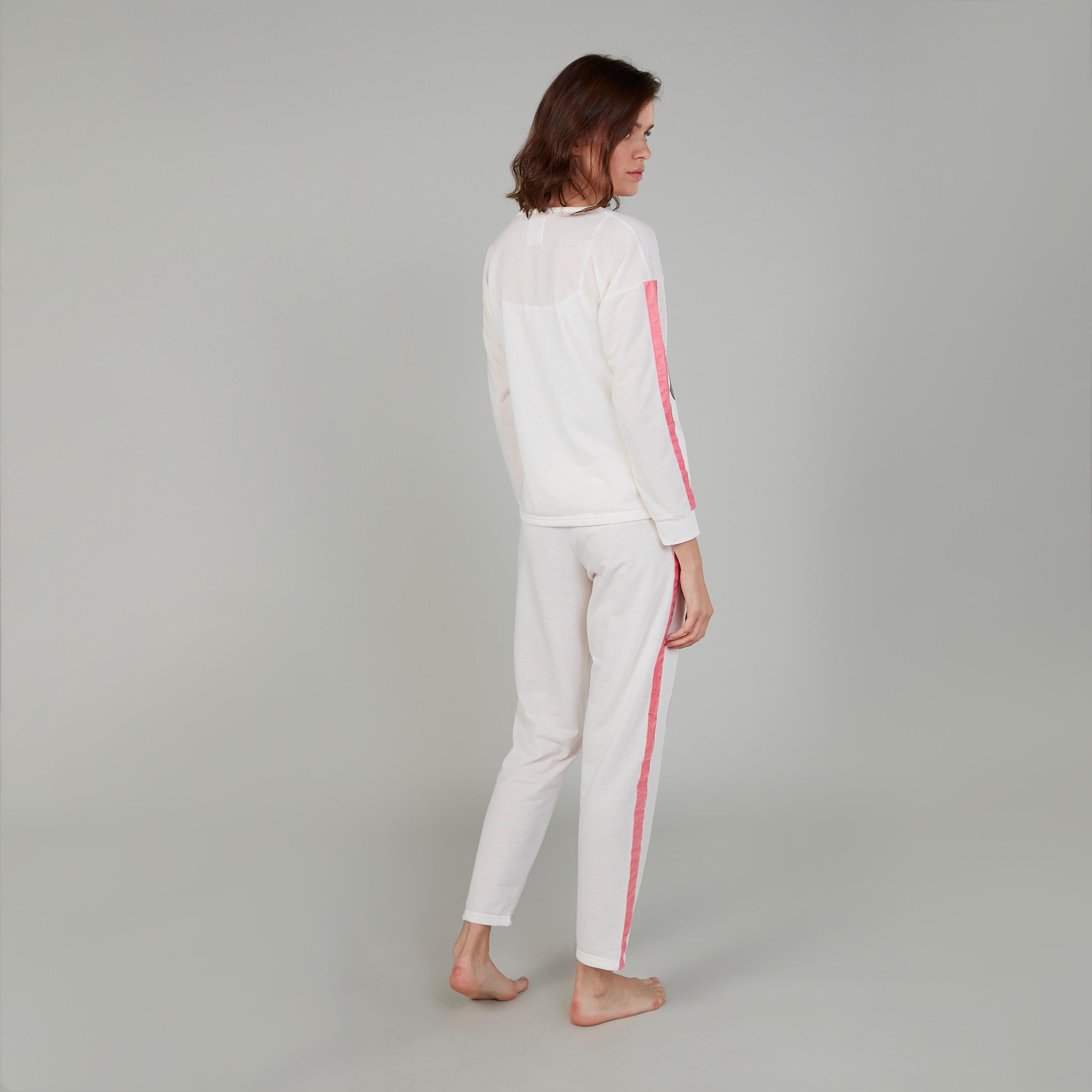طقم بنطلون بيجاما وتيشيرت بطبعات ميني ماوس-women-clothing-nightwear-pyjamas-longsets-image-4