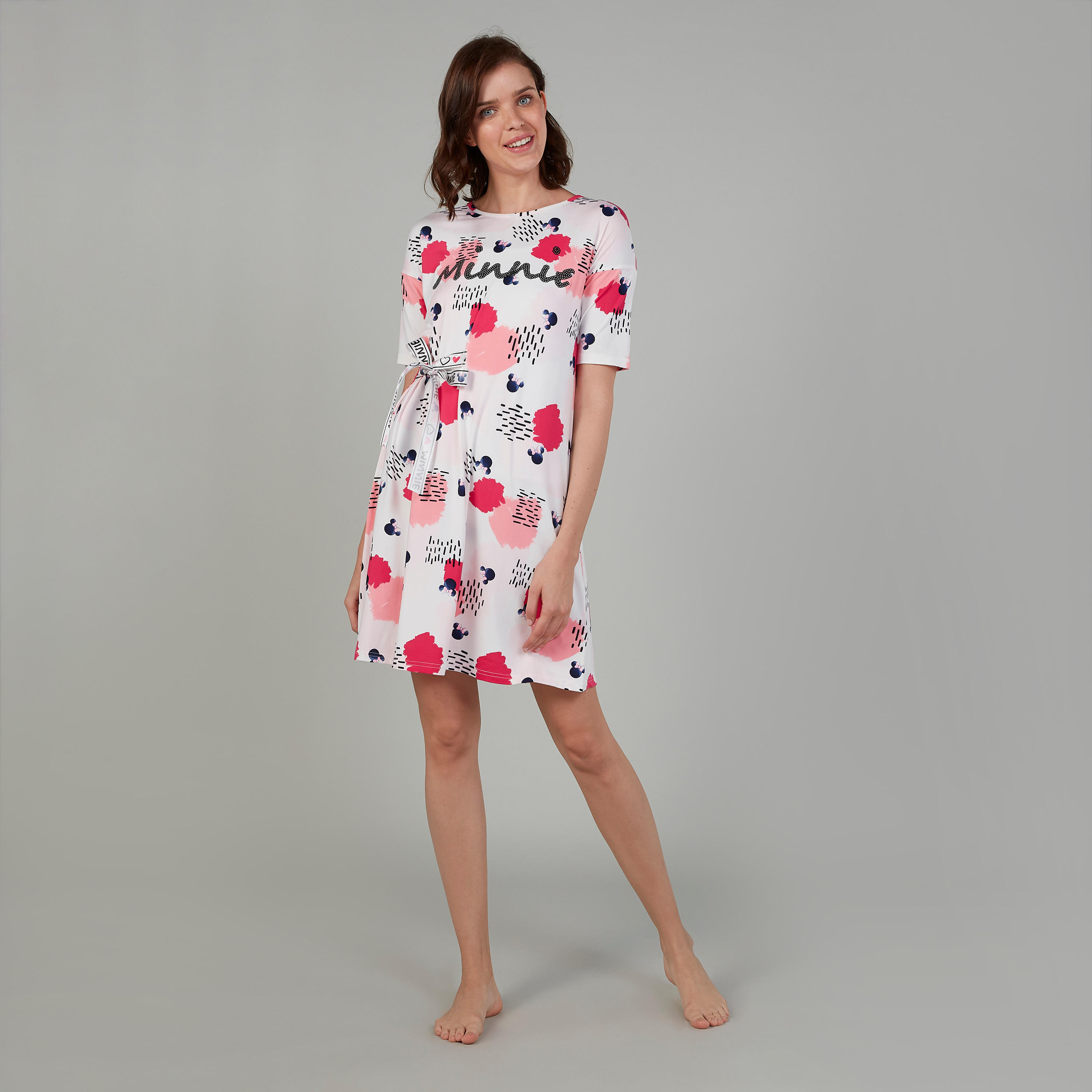 فستان نوم بأكمام قصيرة وأربطة بطبعات ميني ماوس-women-clothing-nightwear-nighties-image-2