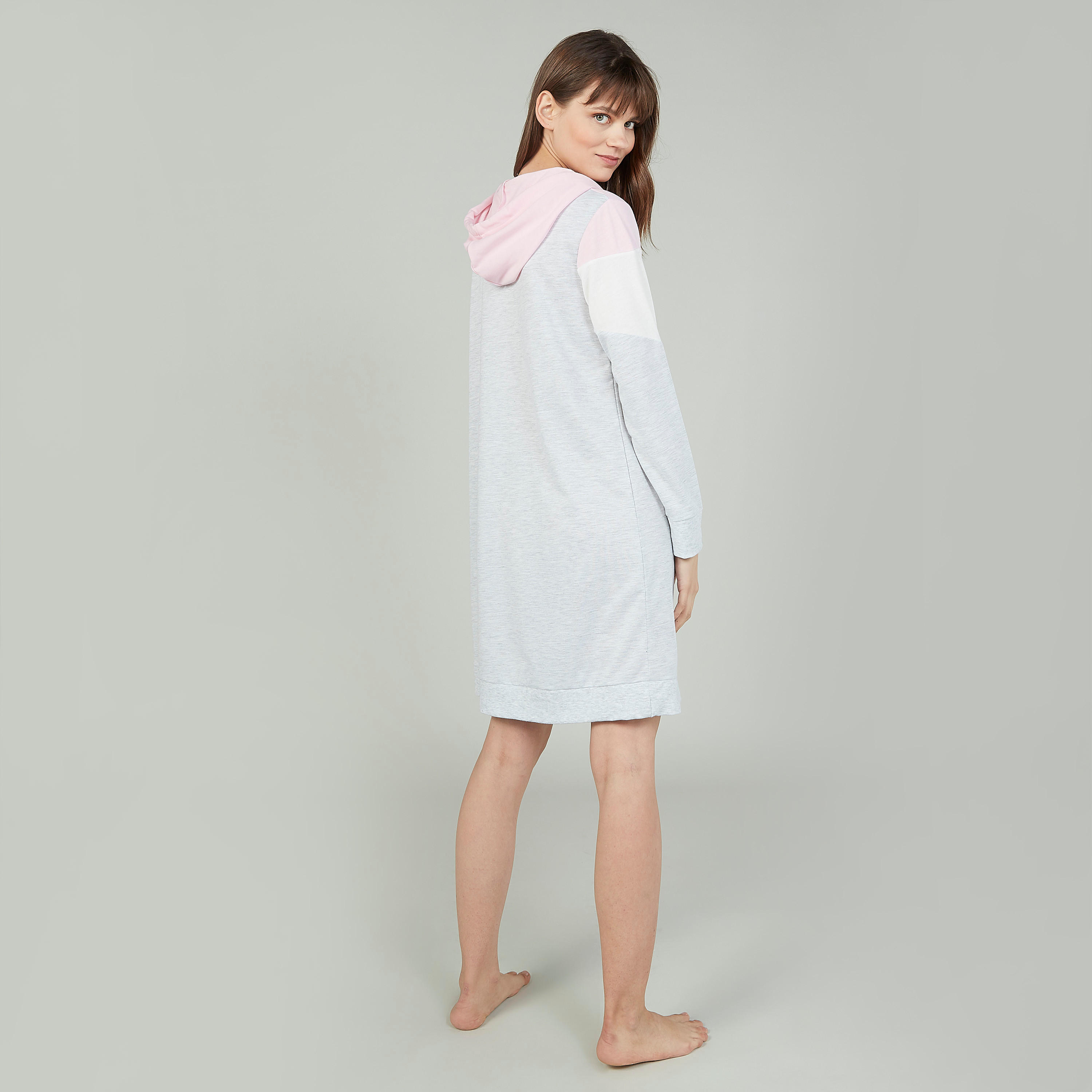 فستان نوم بأكمام طويلة وطبعات ميني ماوس-women-clothing-nightwear-nighties-image-4