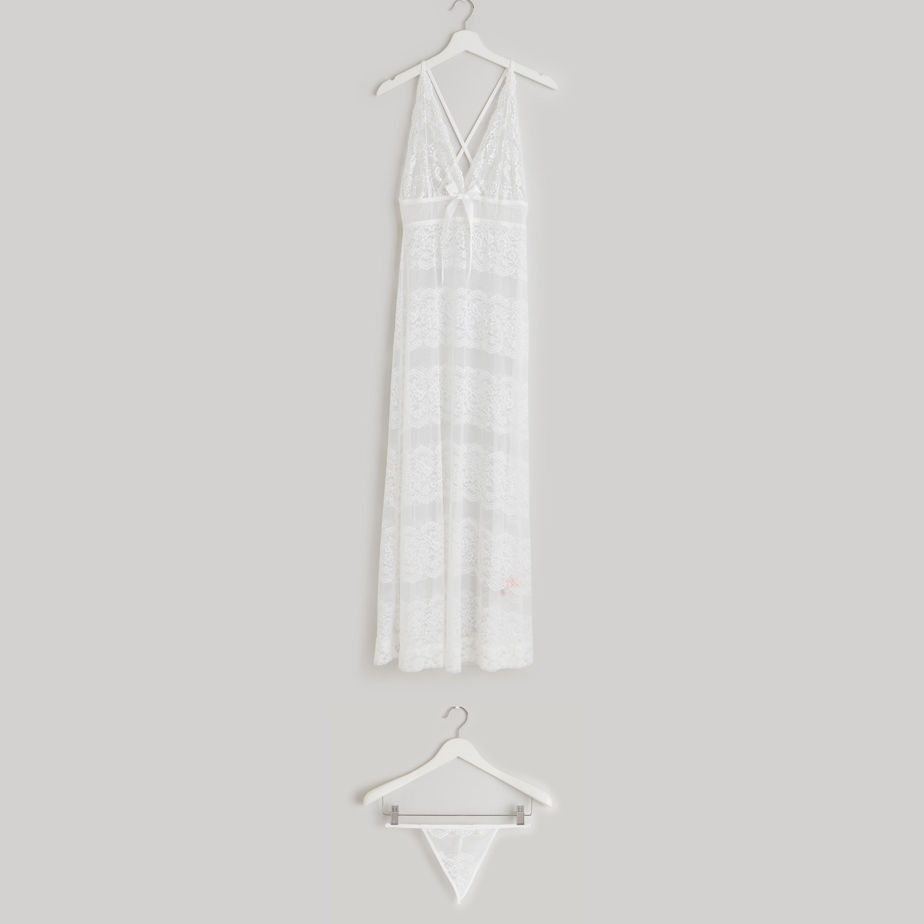 فستان دون أكمام بياقة V وتفاصيل دانتيل مع لباس داخلي-women-clothing-nightwear-nighties-image-1