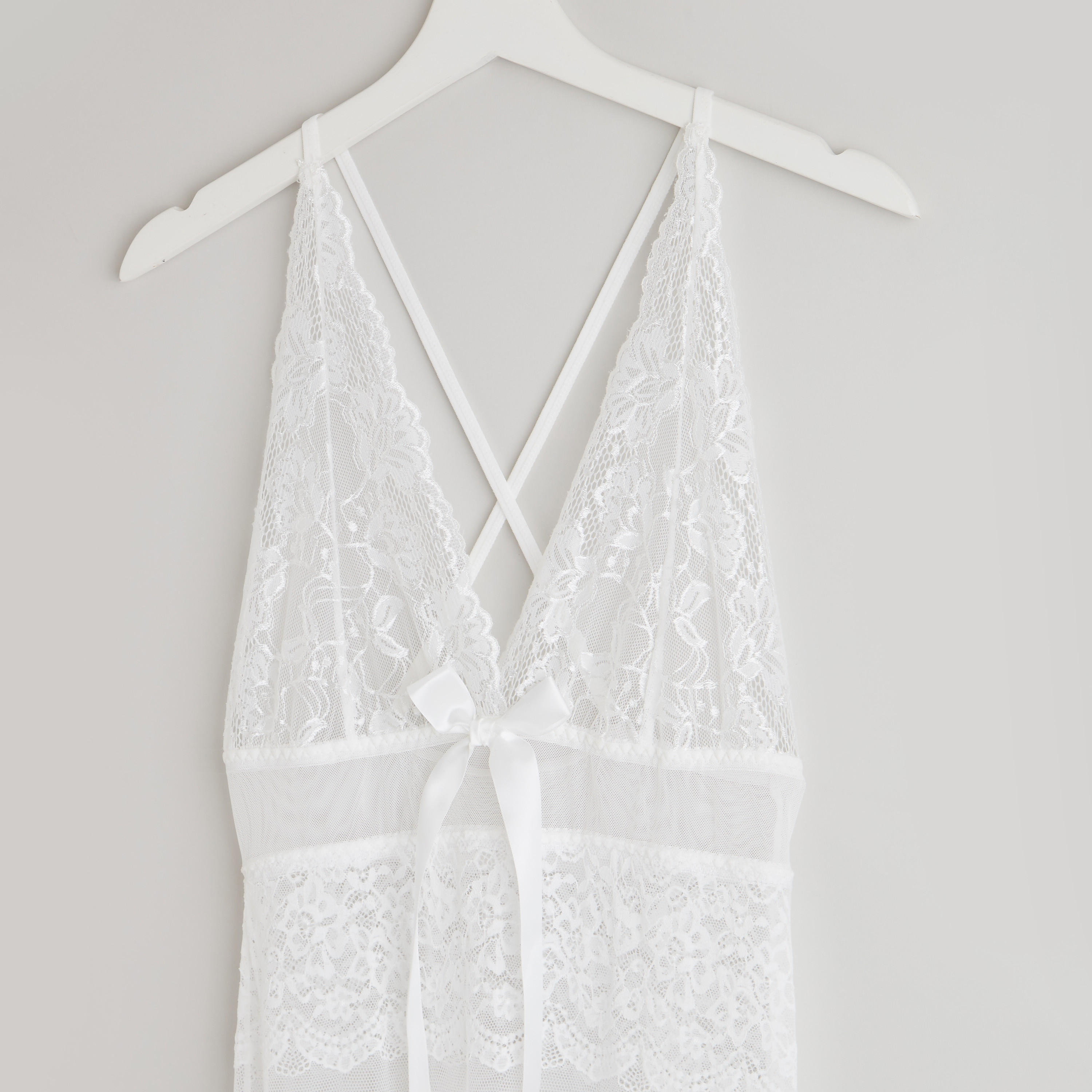 فستان دون أكمام بياقة V وتفاصيل دانتيل مع لباس داخلي-women-clothing-nightwear-nighties-image-3