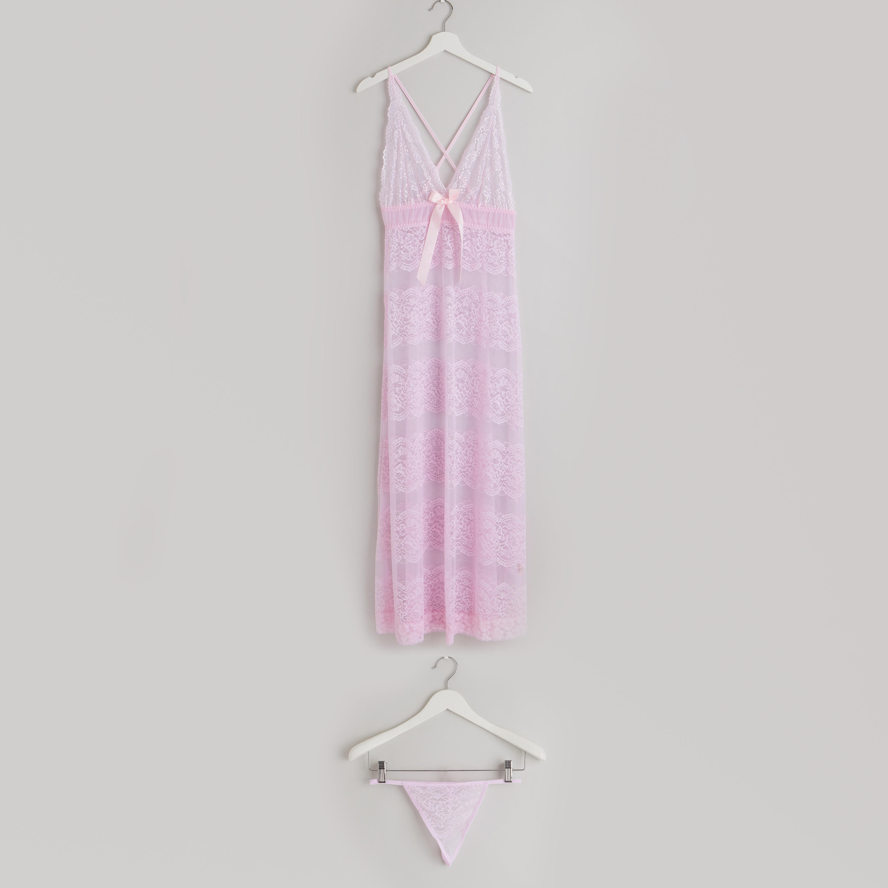 قميص نوم طويل بياقة V وتفاصيل دانتيل مع ثونج-women-clothing-nightwear-nighties-image-1