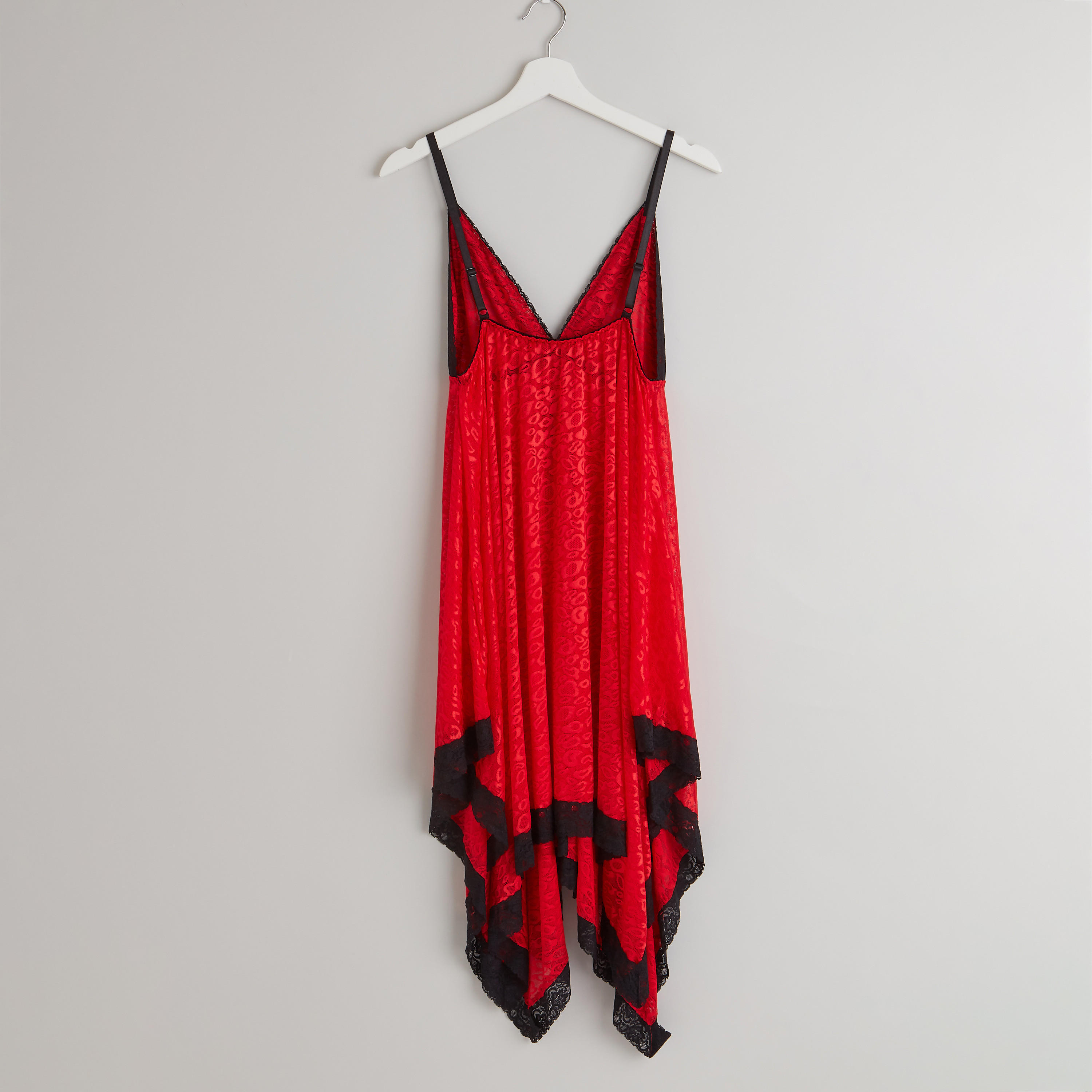 قميص نوم متوسط الطول بياقة V وتفاصيل دانتيل مع ثونج-women-clothing-nightwear-nighties-image-3