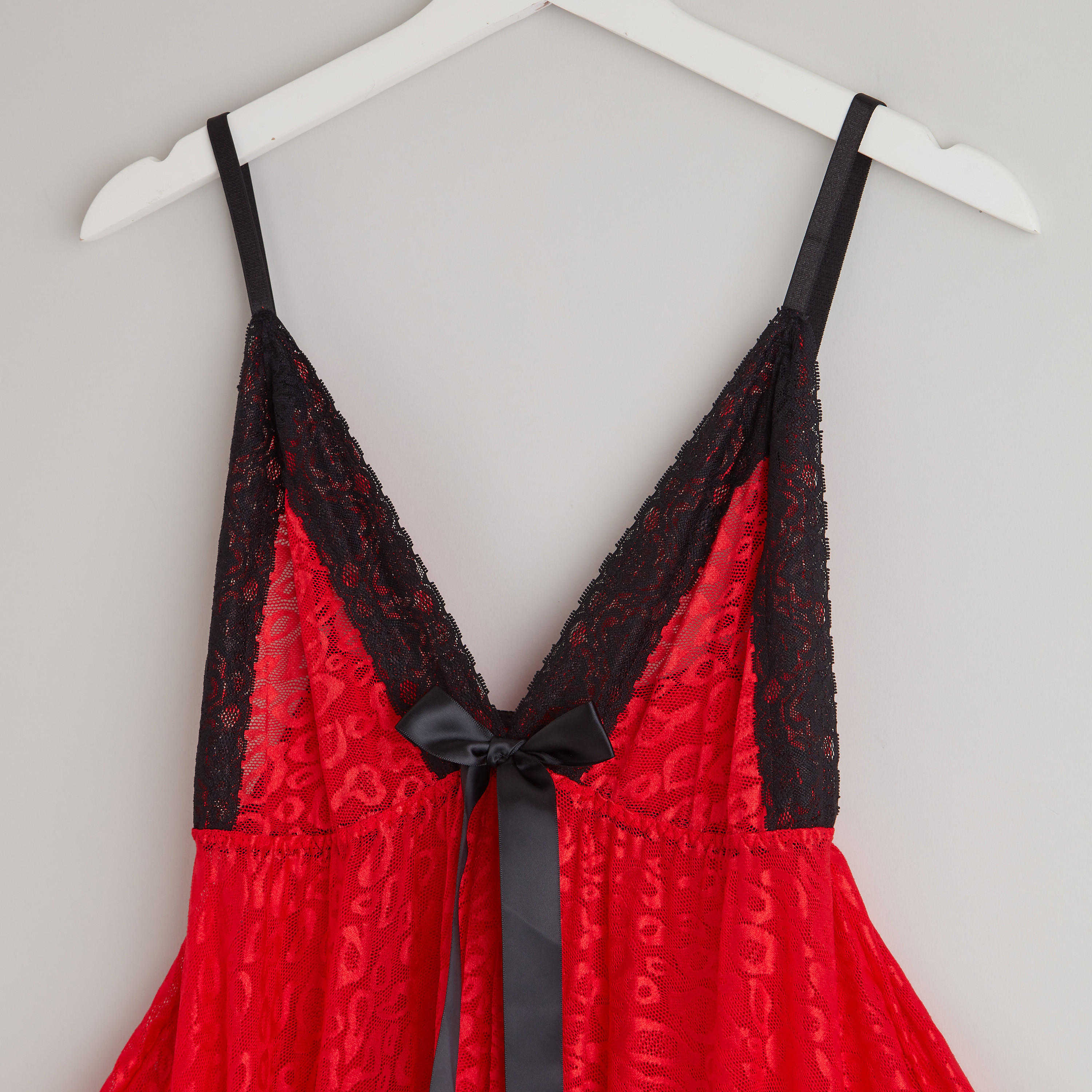 قميص نوم متوسط الطول بياقة V وتفاصيل دانتيل مع ثونج-women-clothing-nightwear-nighties-image-6