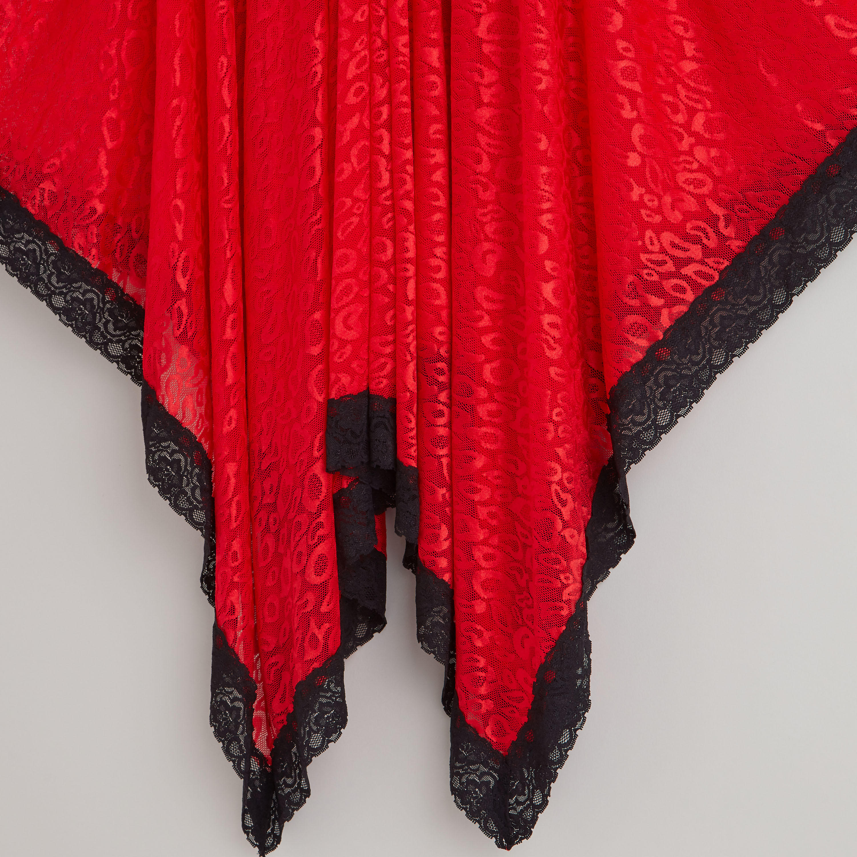 قميص نوم متوسط الطول بياقة V وتفاصيل دانتيل مع ثونج-women-clothing-nightwear-nighties-image-7