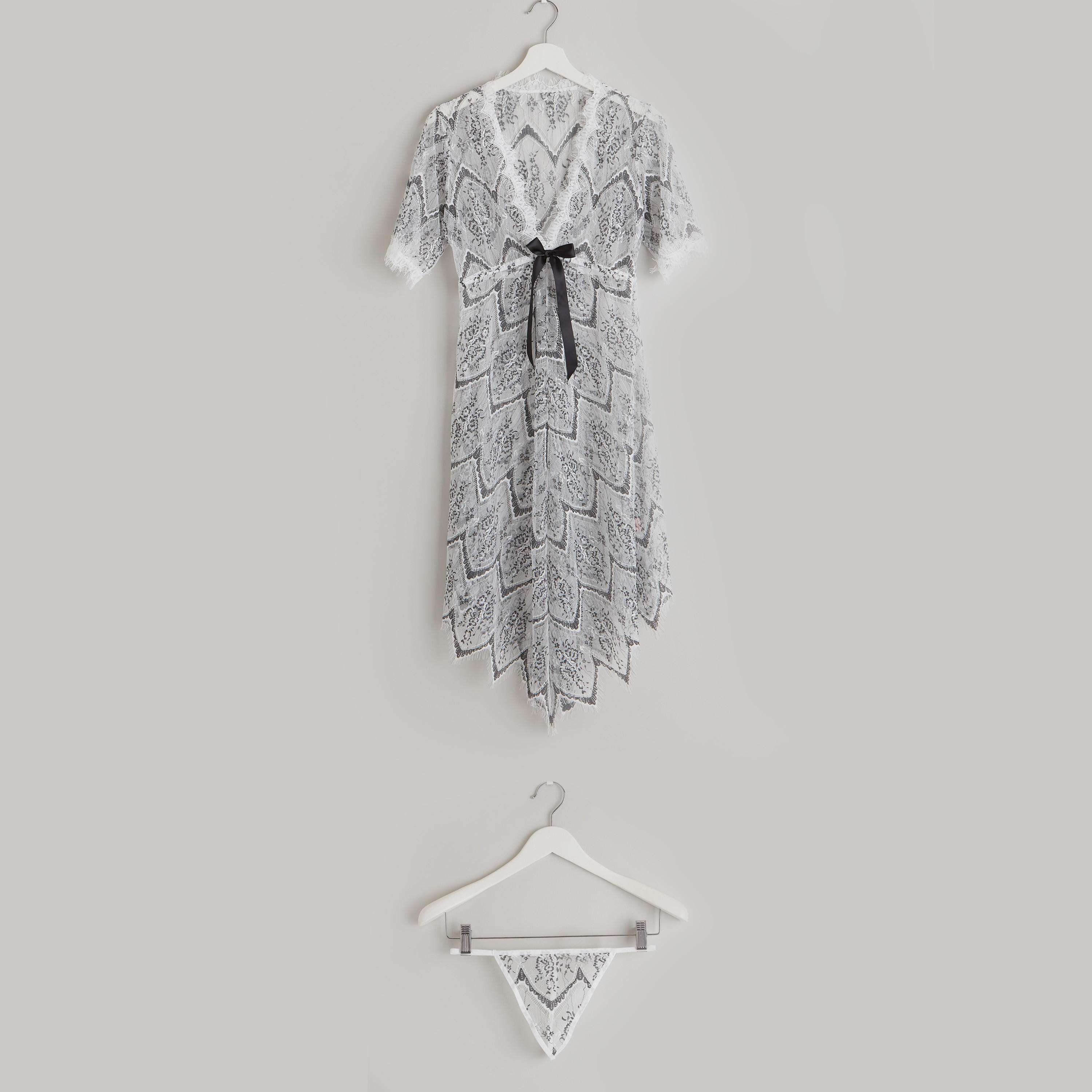قميص قصيربياقة V وأكمام قصيرة بطبعات مع ثونج-women-clothing-nightwear-nighties-image-1