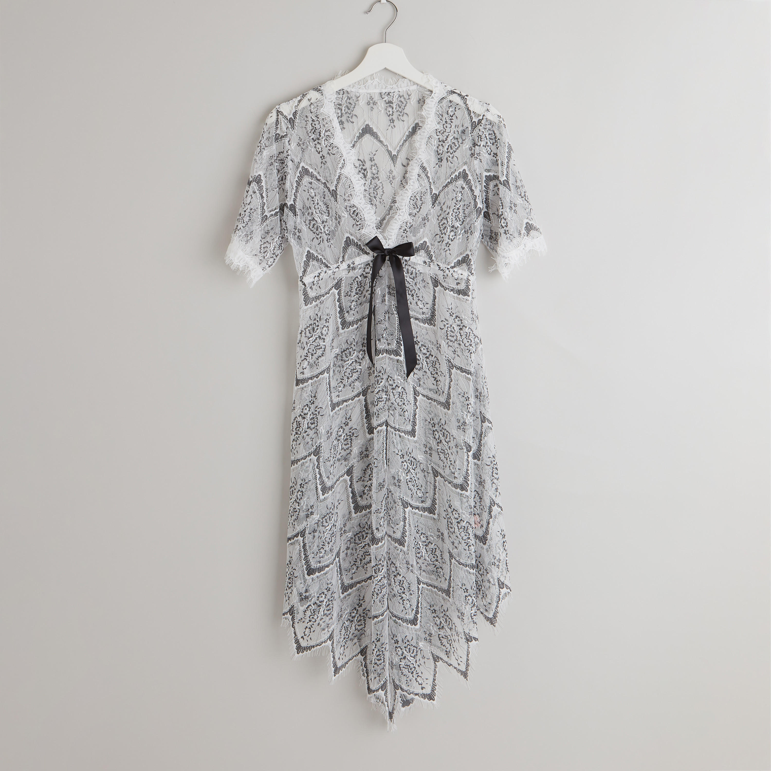 قميص قصيربياقة V وأكمام قصيرة بطبعات مع ثونج-women-clothing-nightwear-nighties-image-2