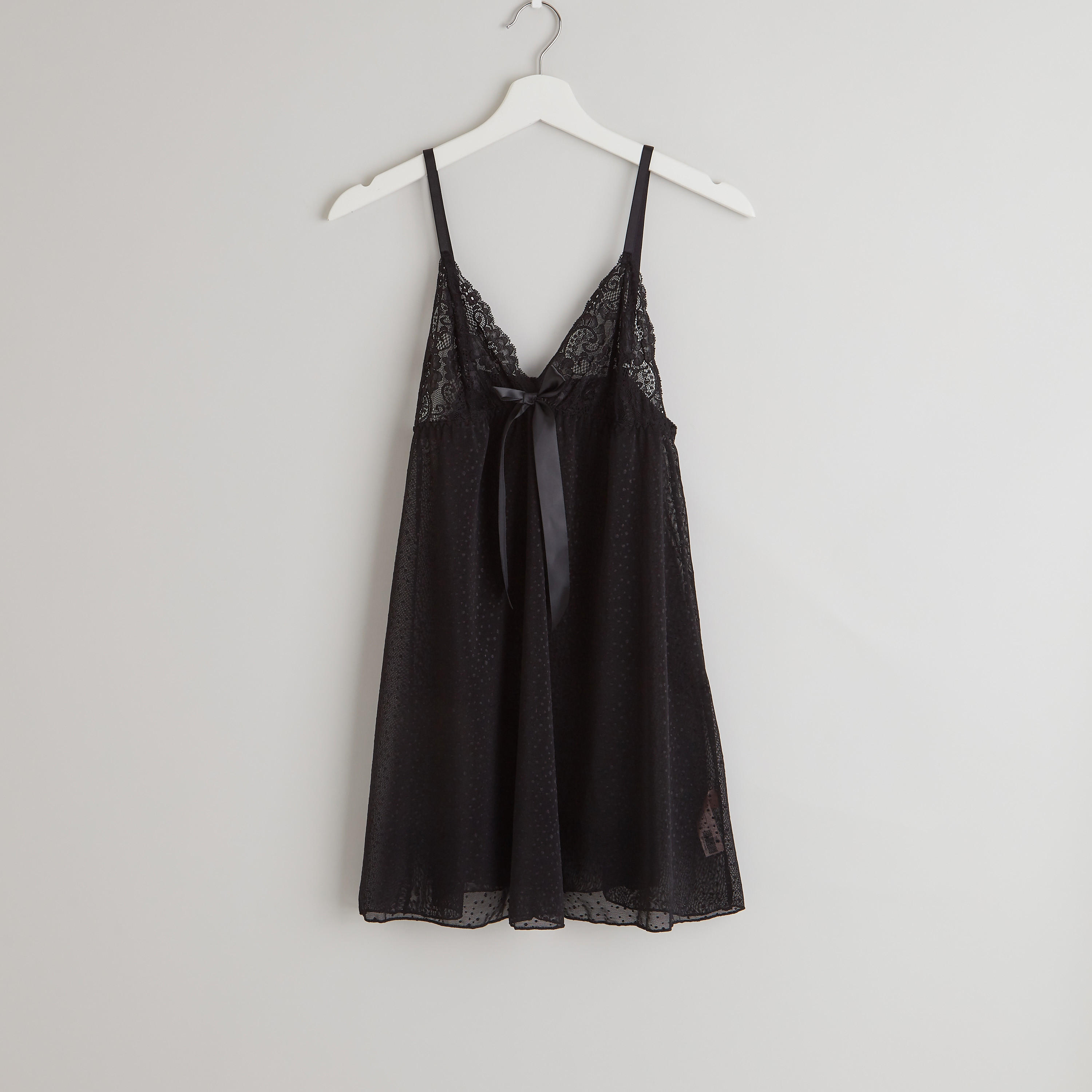 طقم نوم بتفاصيل دانتيل مع أربطة وثونغ - 3 قطع-women-clothing-nightwear-nighties-image-6